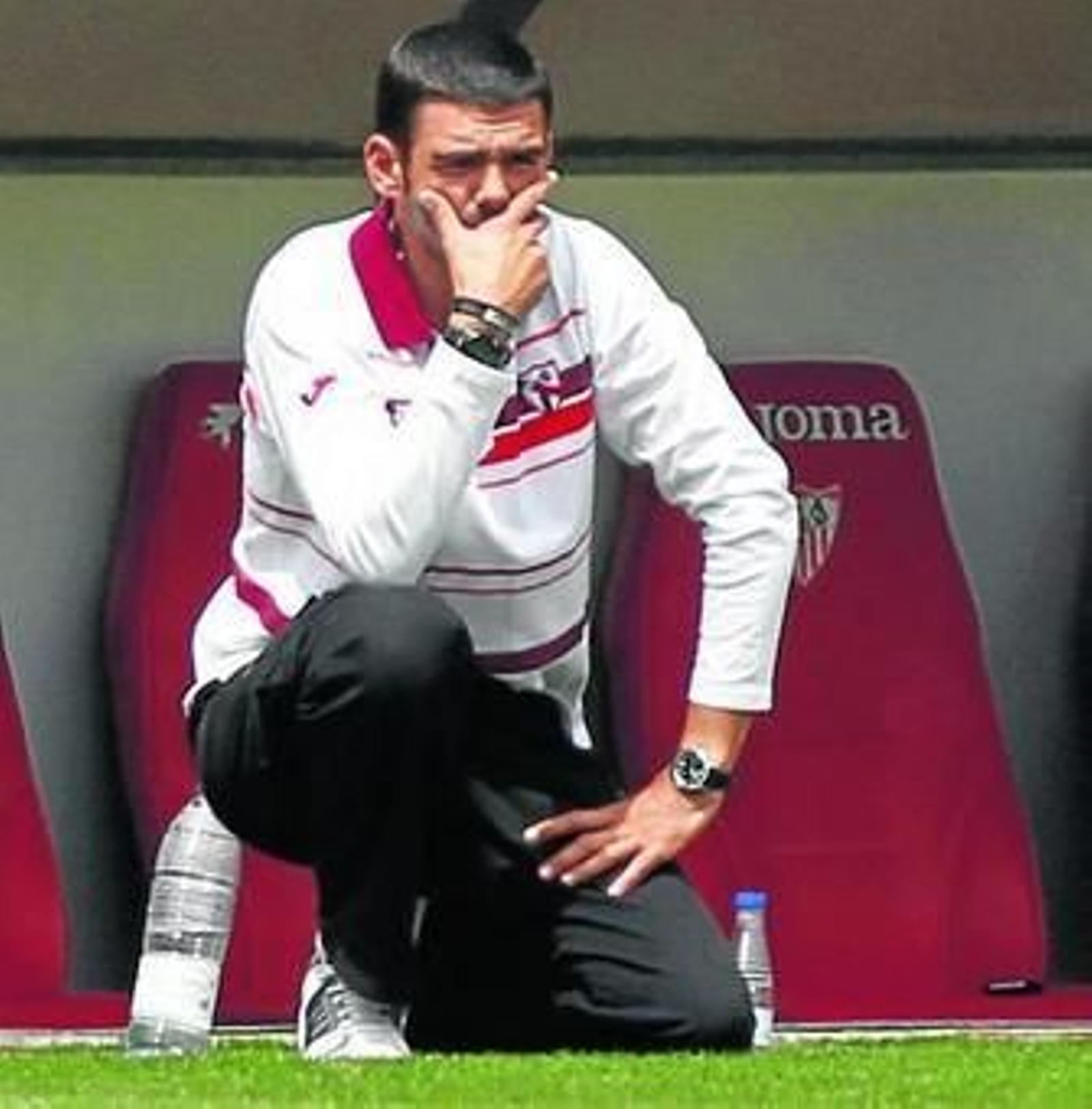 Ramón Tejada, preocupado durante un encuentro.