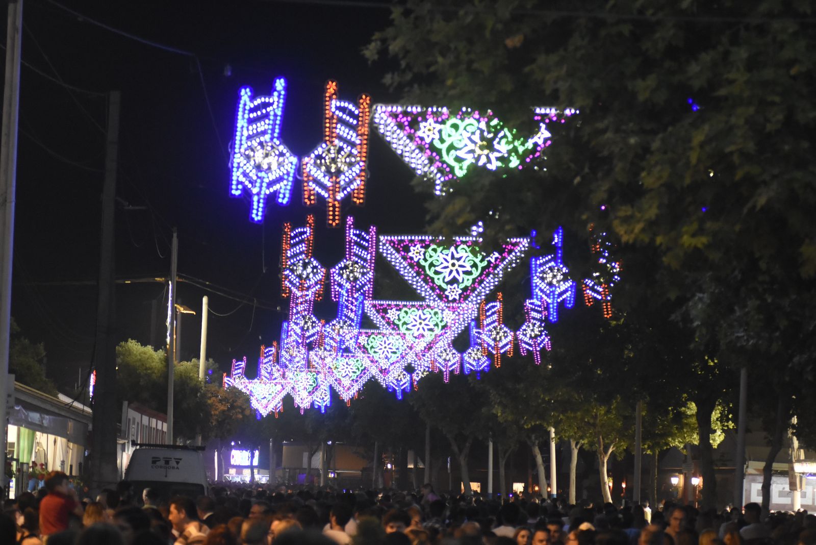 El encendido de la portada de la Feria de Córdoba, en fotografías