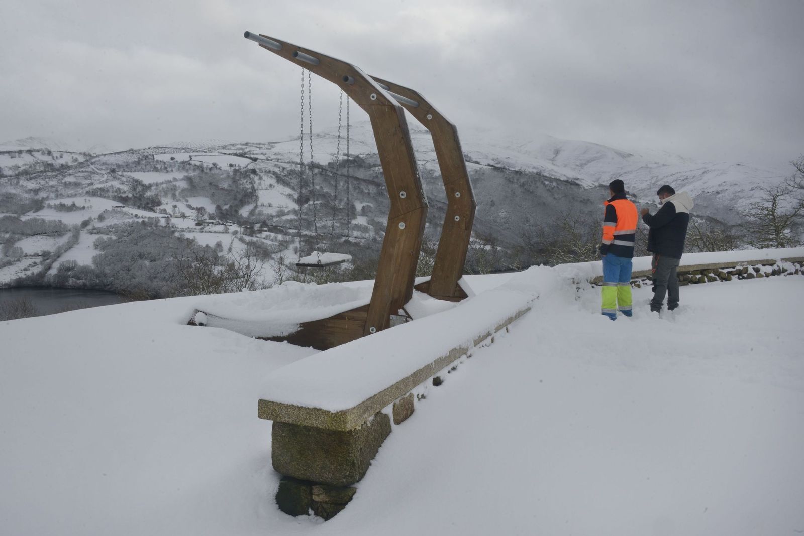 La nieve tiñe de blanco en norte de España