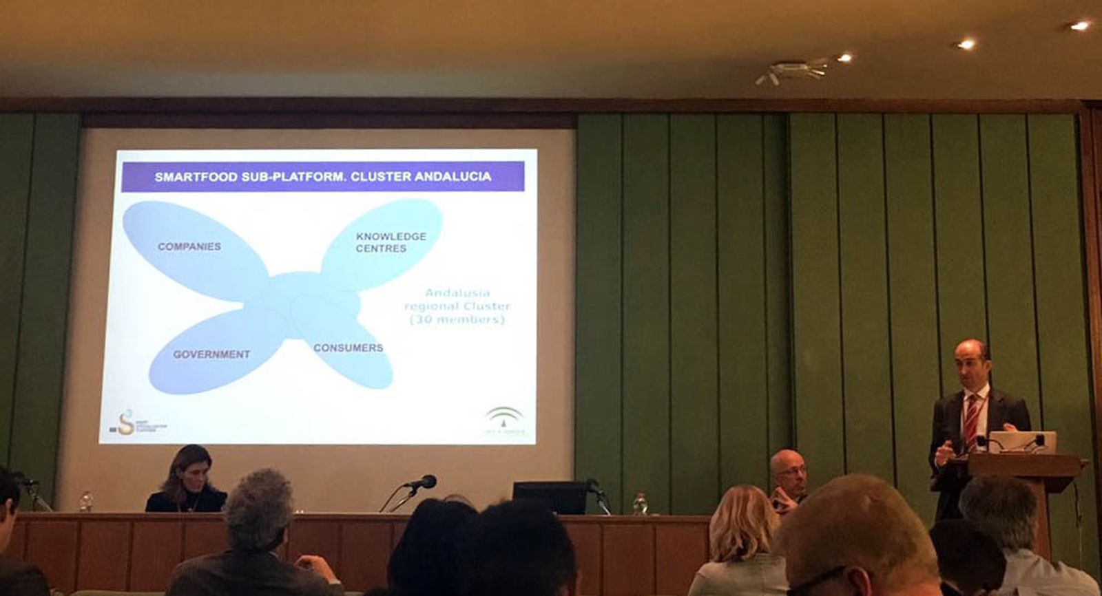 Jose Luís Molina, CEO de Hispatec, durante la presentación en Florencia.