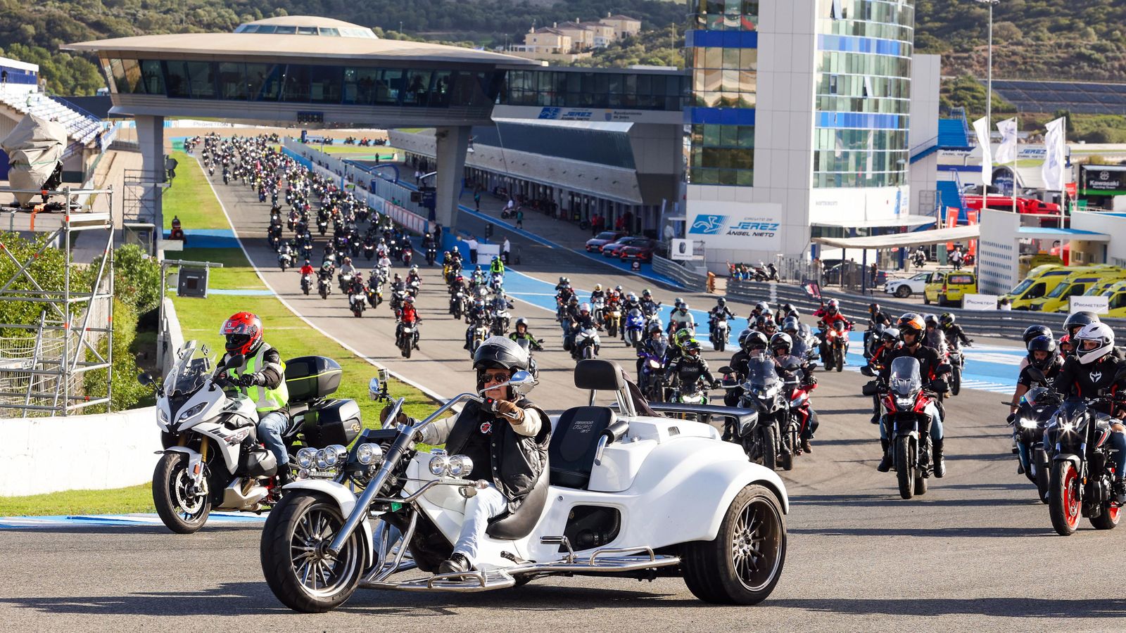 Caravana motera desde el Circuito de Jerez al Parque González Hontoria