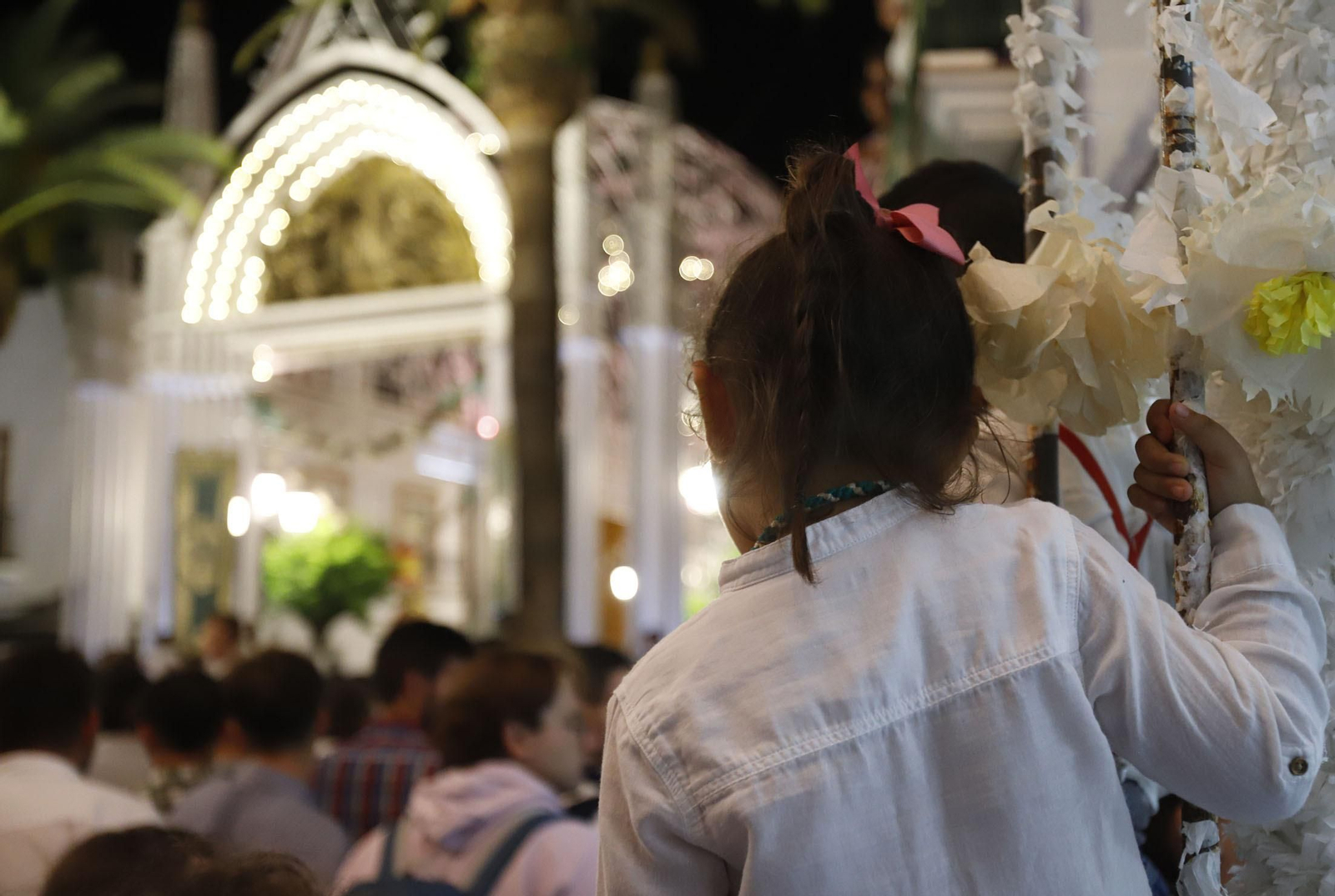 La Virgen del Rocío recorre las calles de Almonte hacia el Chaparral para el inicio del Camino de los Llanos