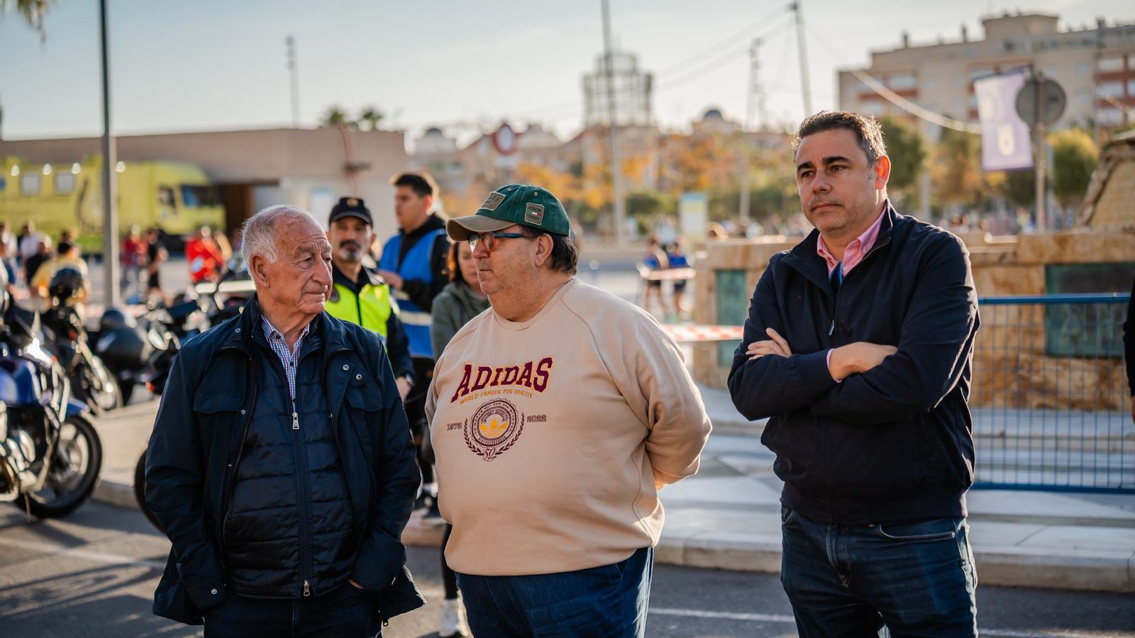 El alcalde de Roquetas, Gabriel Amat, estuvo presente en el inicio de la competición.