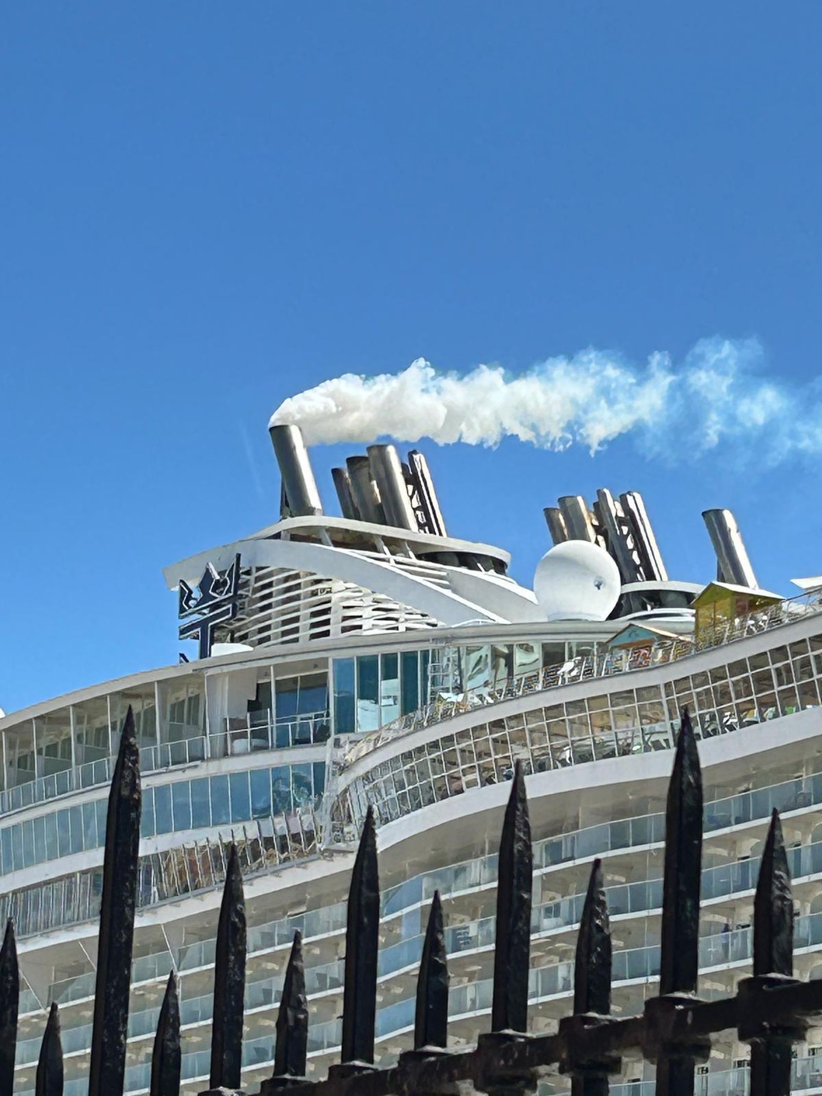 Con la electrificación de los muelles los buques dejarán de verter humo en el medio ambiente