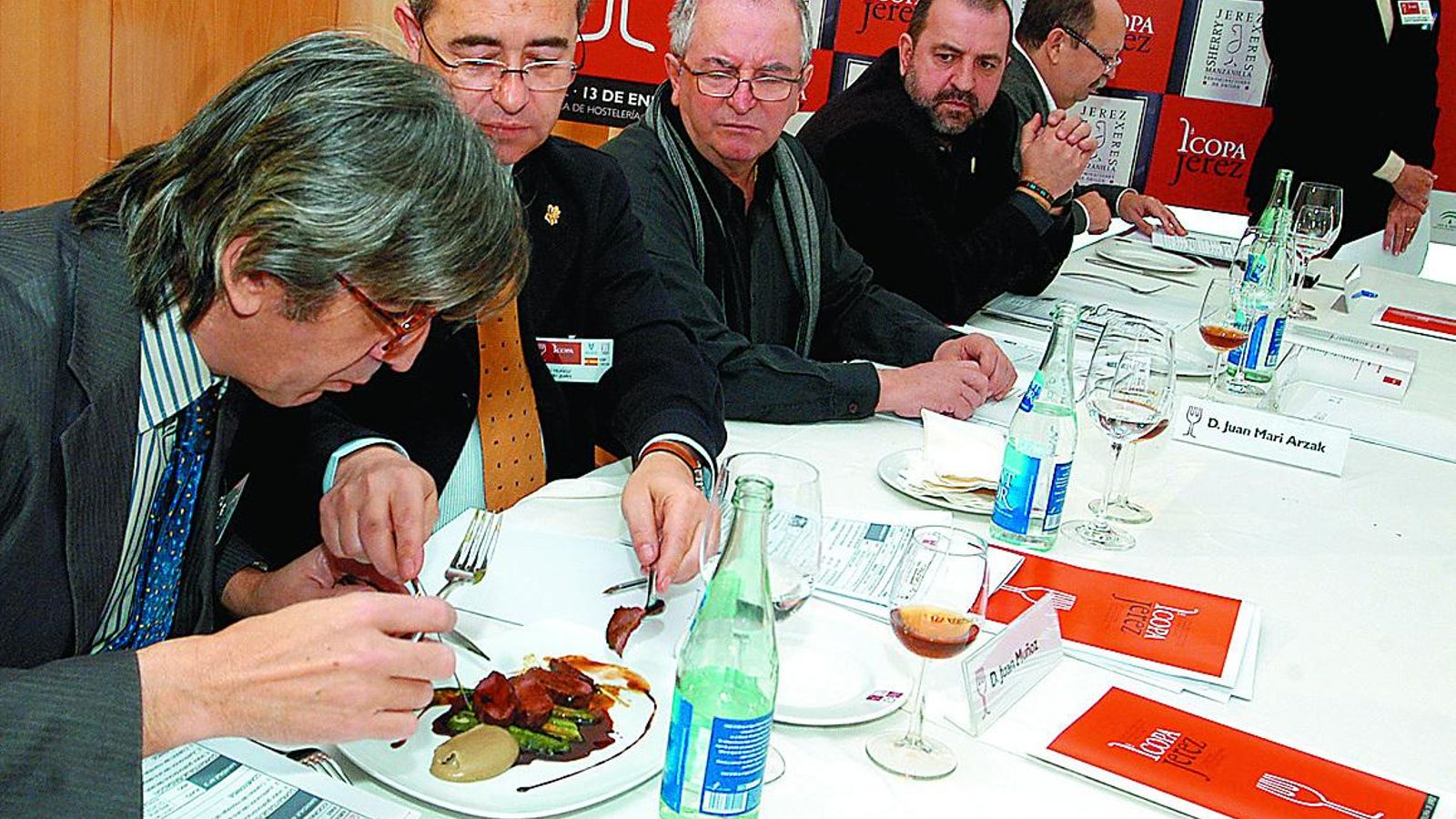 Jurado de la primera edición de Copa Jerez, con Juli Soler y Juan María Arzak. Jurado de la primera edición de Copa Jerez, con Juli Soler y Juan María Arzak.