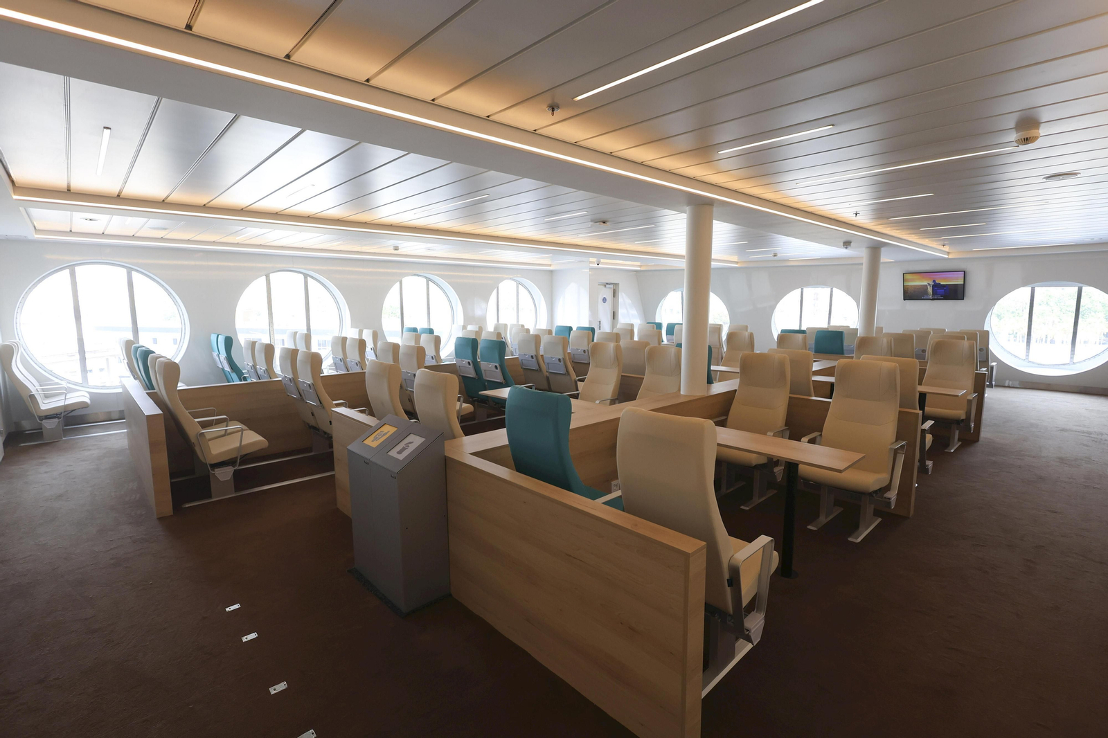 Así es el nuevo ferry ‘Rusadir’ que ha presentado Baleària en el puerto de Málaga.