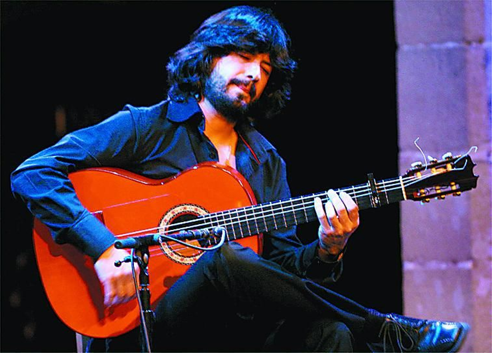 El tocaor catalán en un concierto. El tocaor catalán en un concierto.