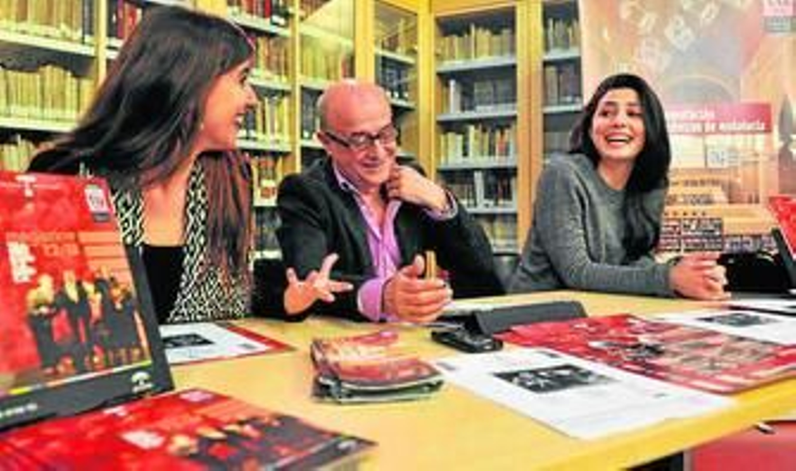 Fernanda Orazi, Manuel Llanes y Bárbara Lennie, ayer en Sevilla.