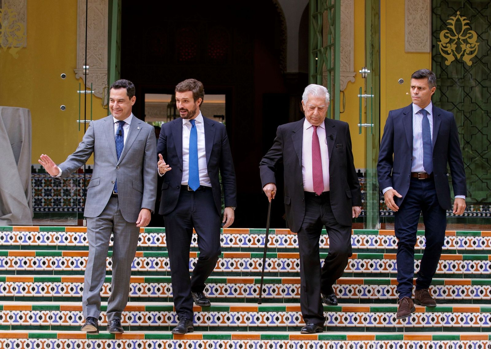 Vargas LLosa y Leopoldo López, junto a Juanma Moreno y Pablo Casado.