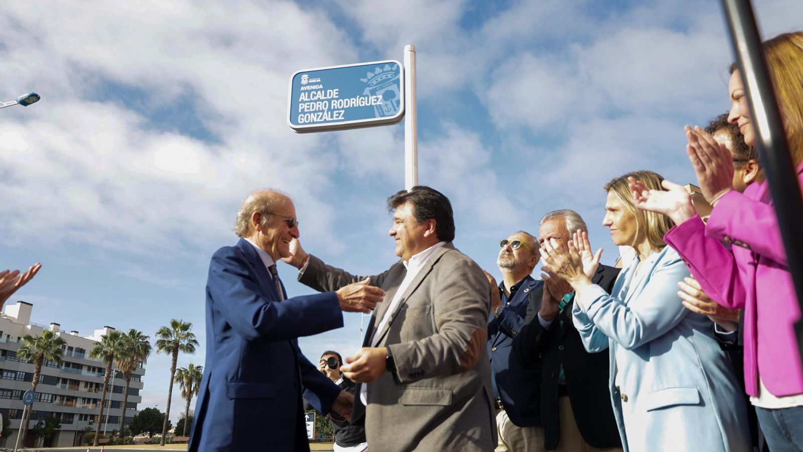 Gabriel Cruz inaugura el rótulo de la avenida a Pedro Rodríguez en Huelva Gabriel Cruz inaugura el rótulo de la avenida a Pedro Rodríguez en Huelva