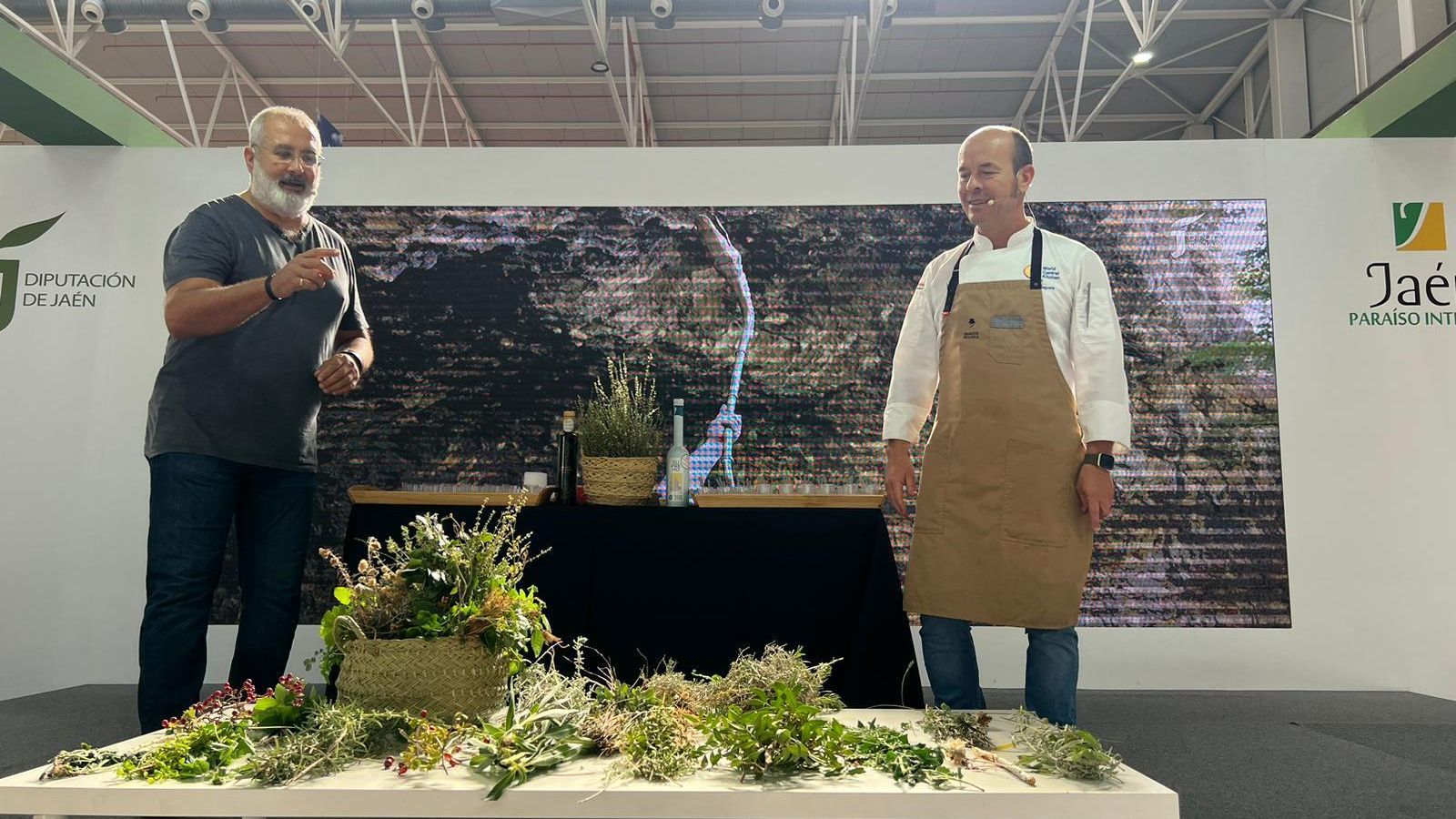 Juan Carlos en una de sus ponencias sobre la gastronomía de las plantas.