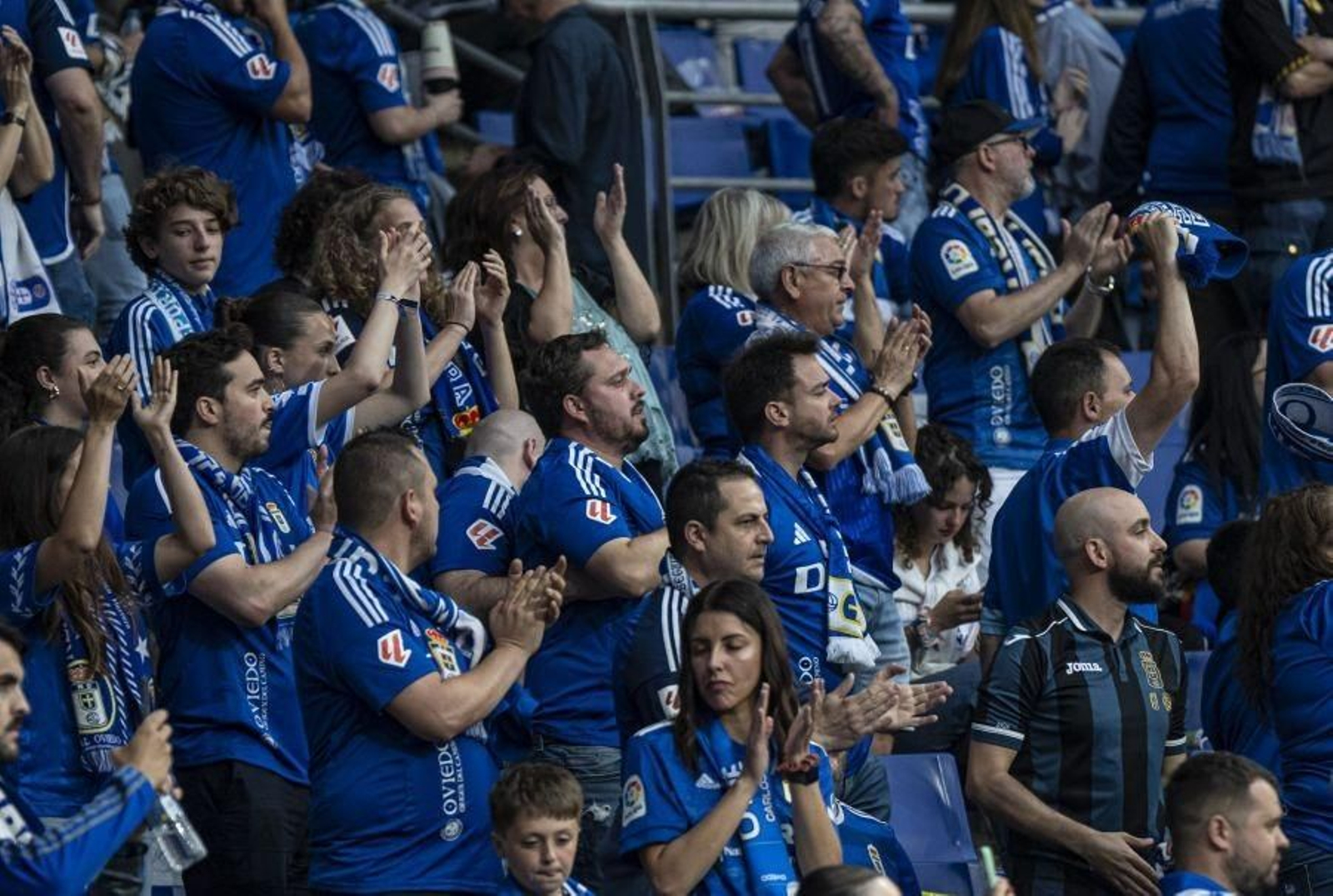 Las fotos del ascenso del Oviedo ante el Mirandés