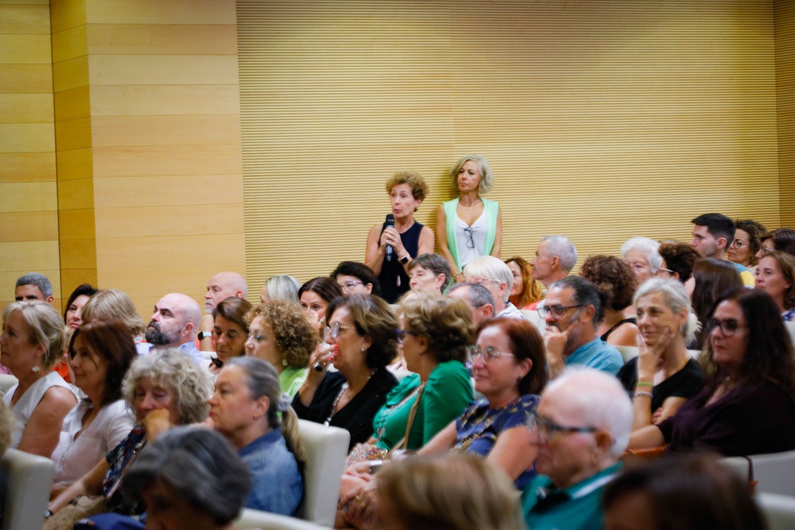 Imágenes de Diario de los Libros, con Julia Navarro