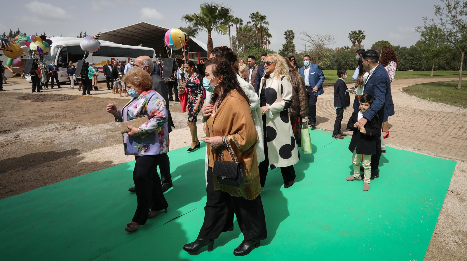 Artistas, políticos y empresarios en el bautizo de los nietos de José Luis López en Jerez