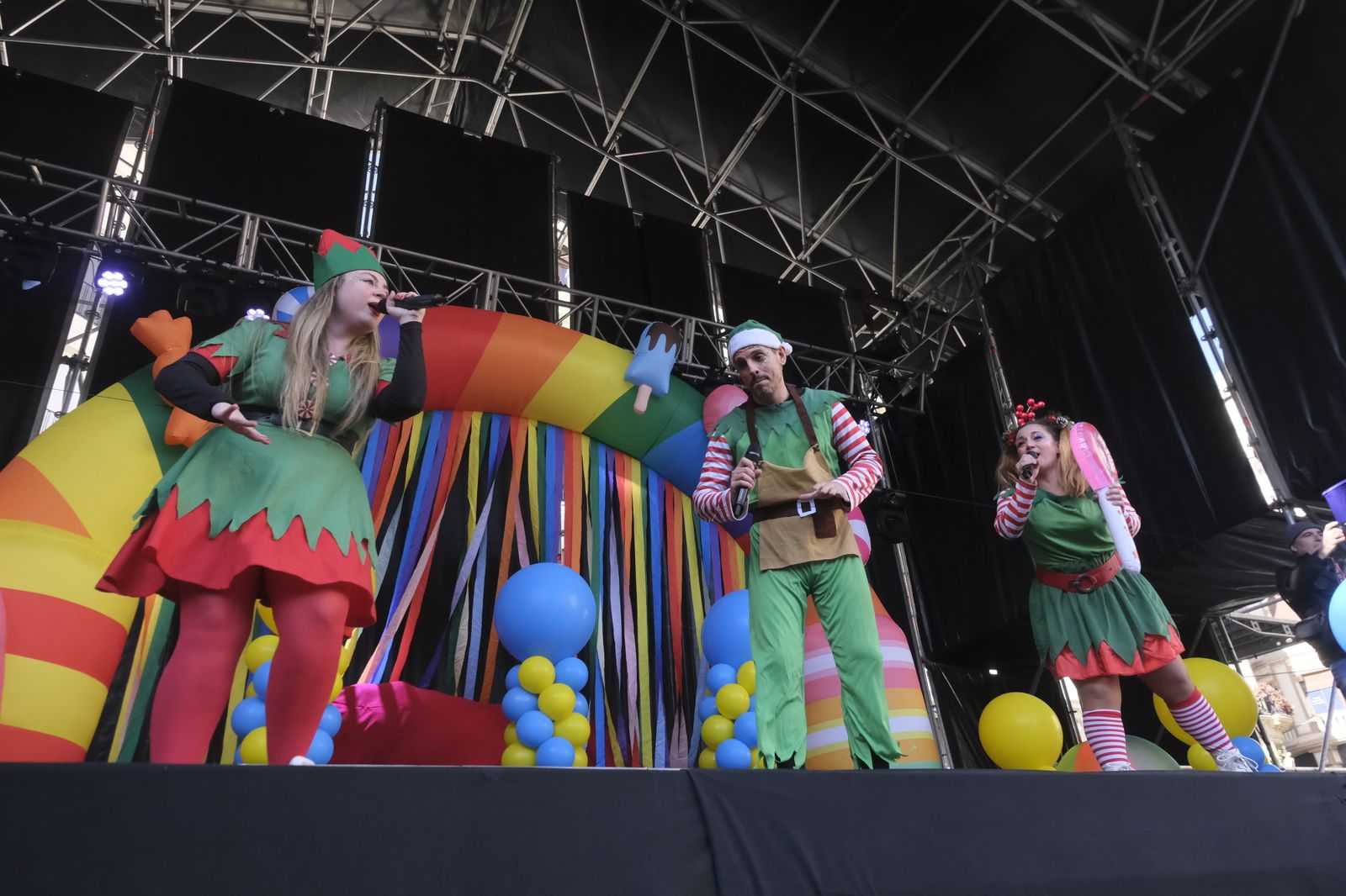 La fiesta infantil de Fin de Año en la plaza de las Tendillas de Córdoba, en imágenes