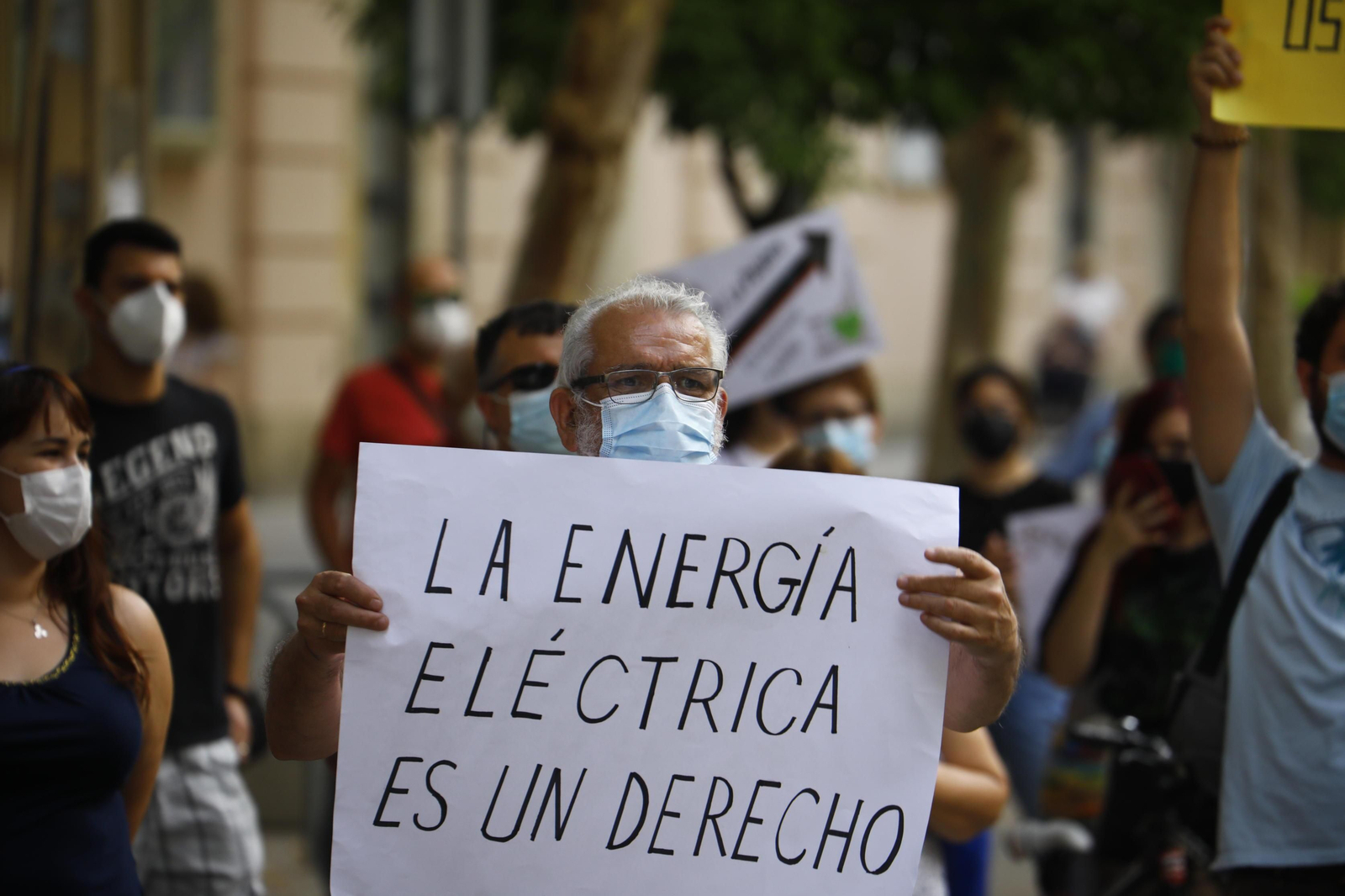 La manifestación en Córdoba contra la nueva tarifa de la luz, en imágenes