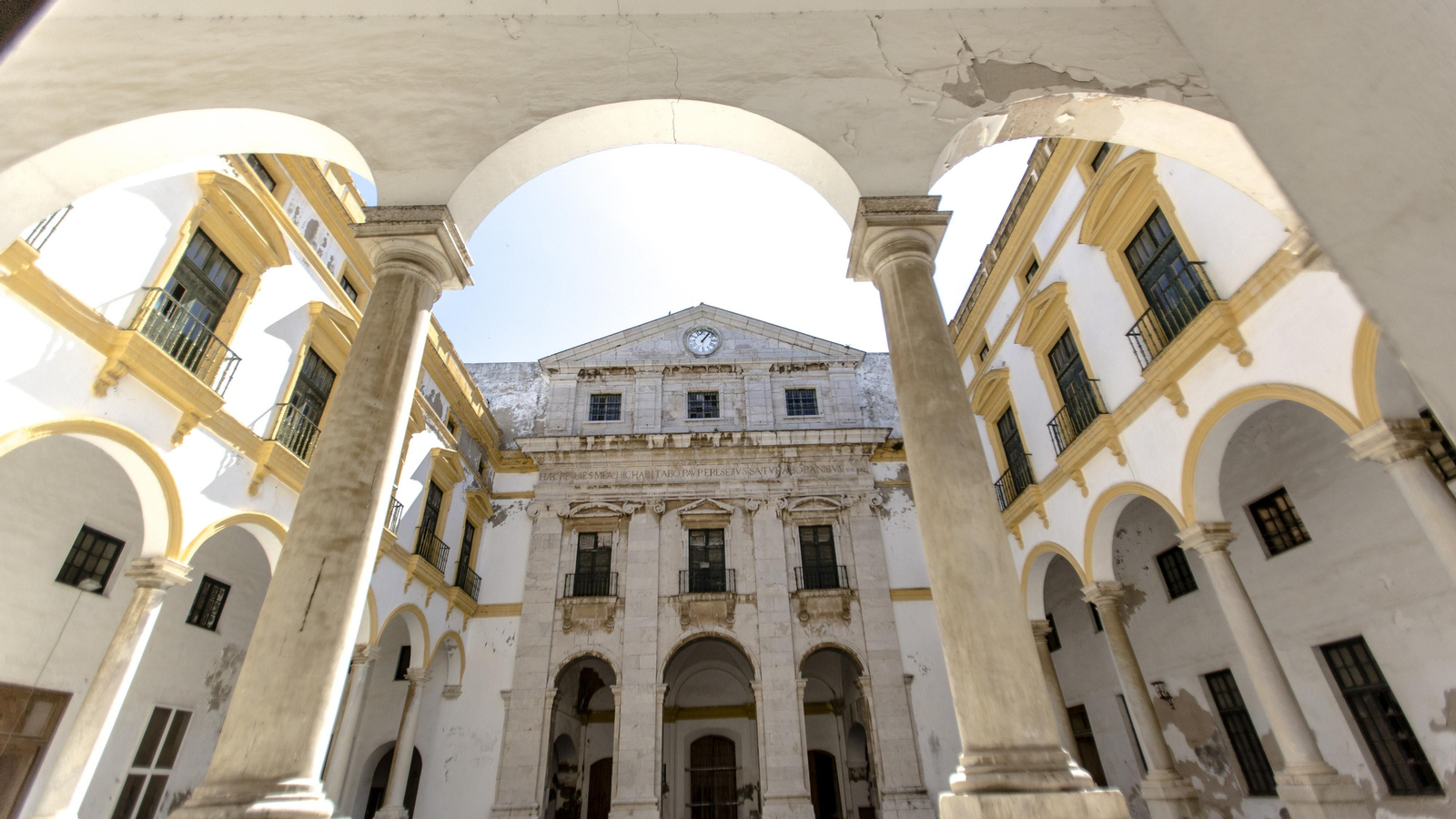 Valcárcel: las duras imágenes de la decadencia de un edificio histórico