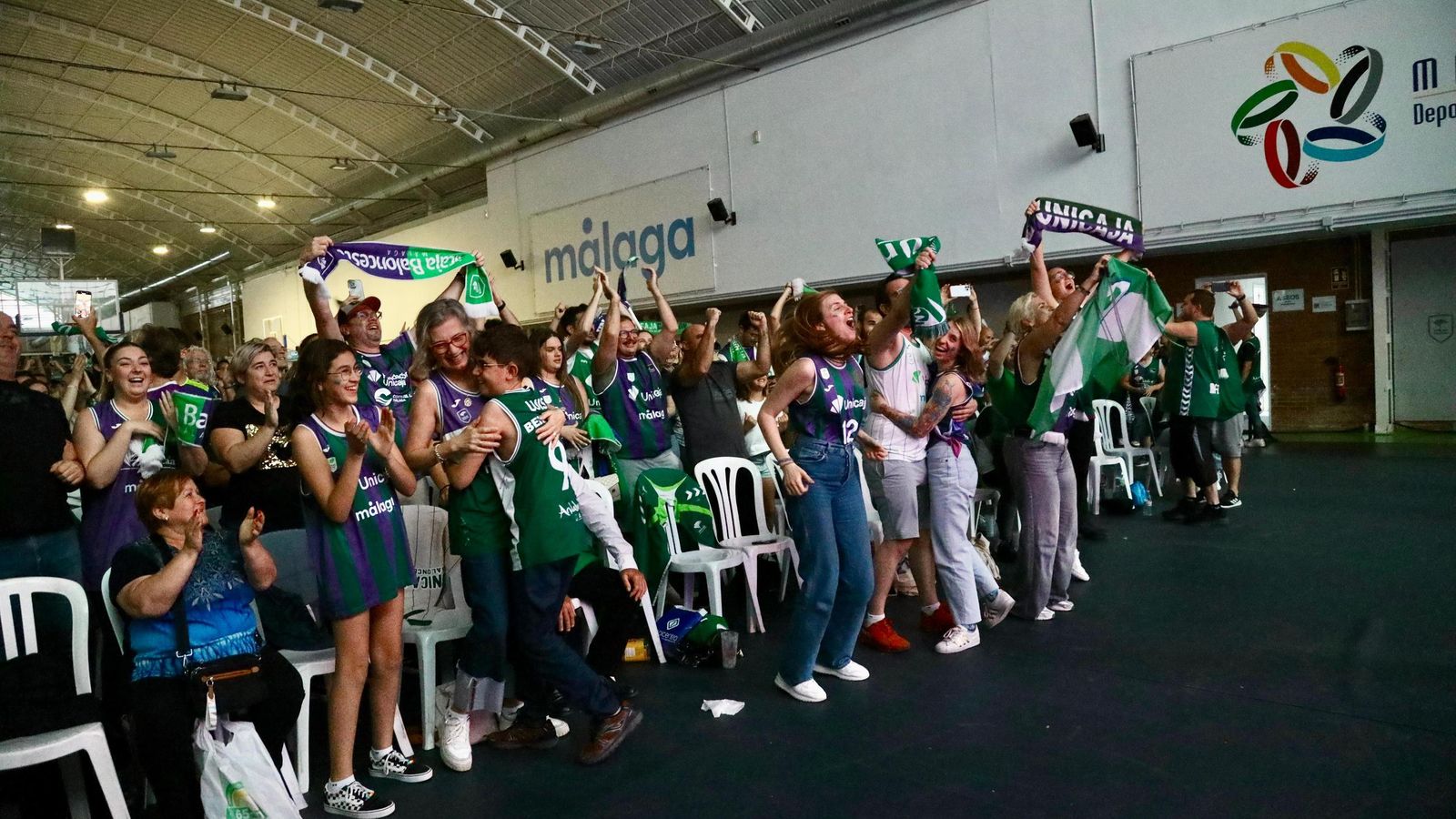 La locura en Los Guindos: ¡Búscate durante la final de BCL del Unicaja!