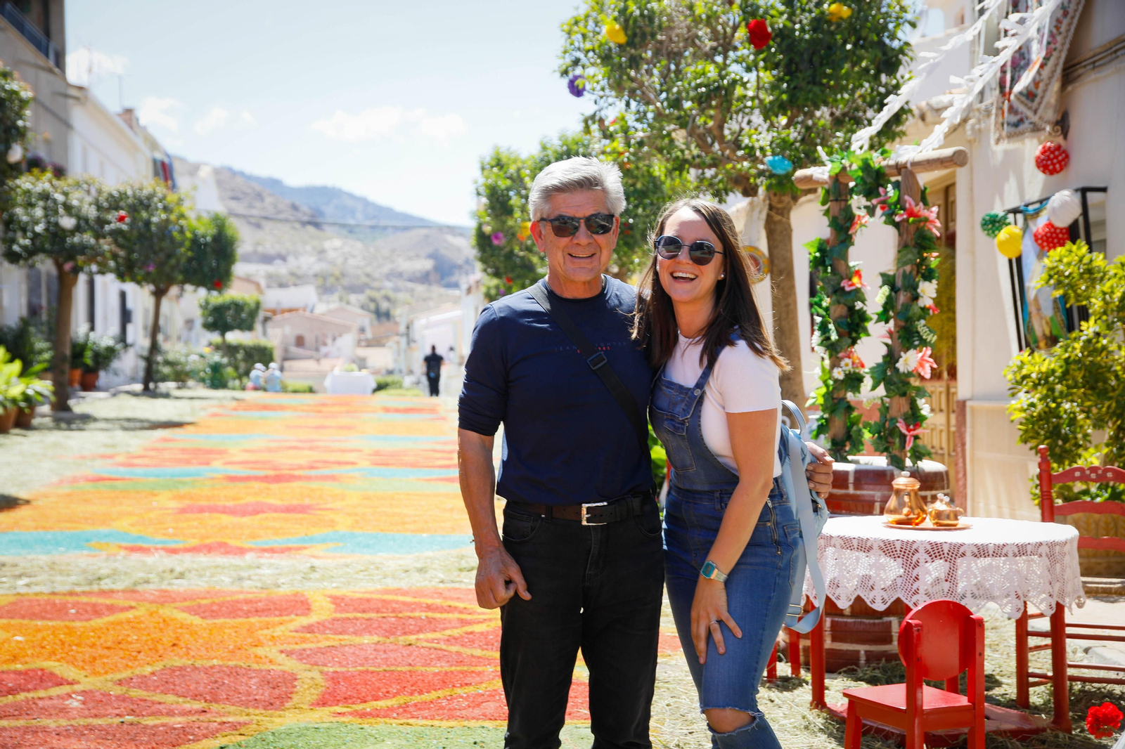 Así es la gran alfombra de serrín para que levite la Virgen de Fátima de Tíjola
