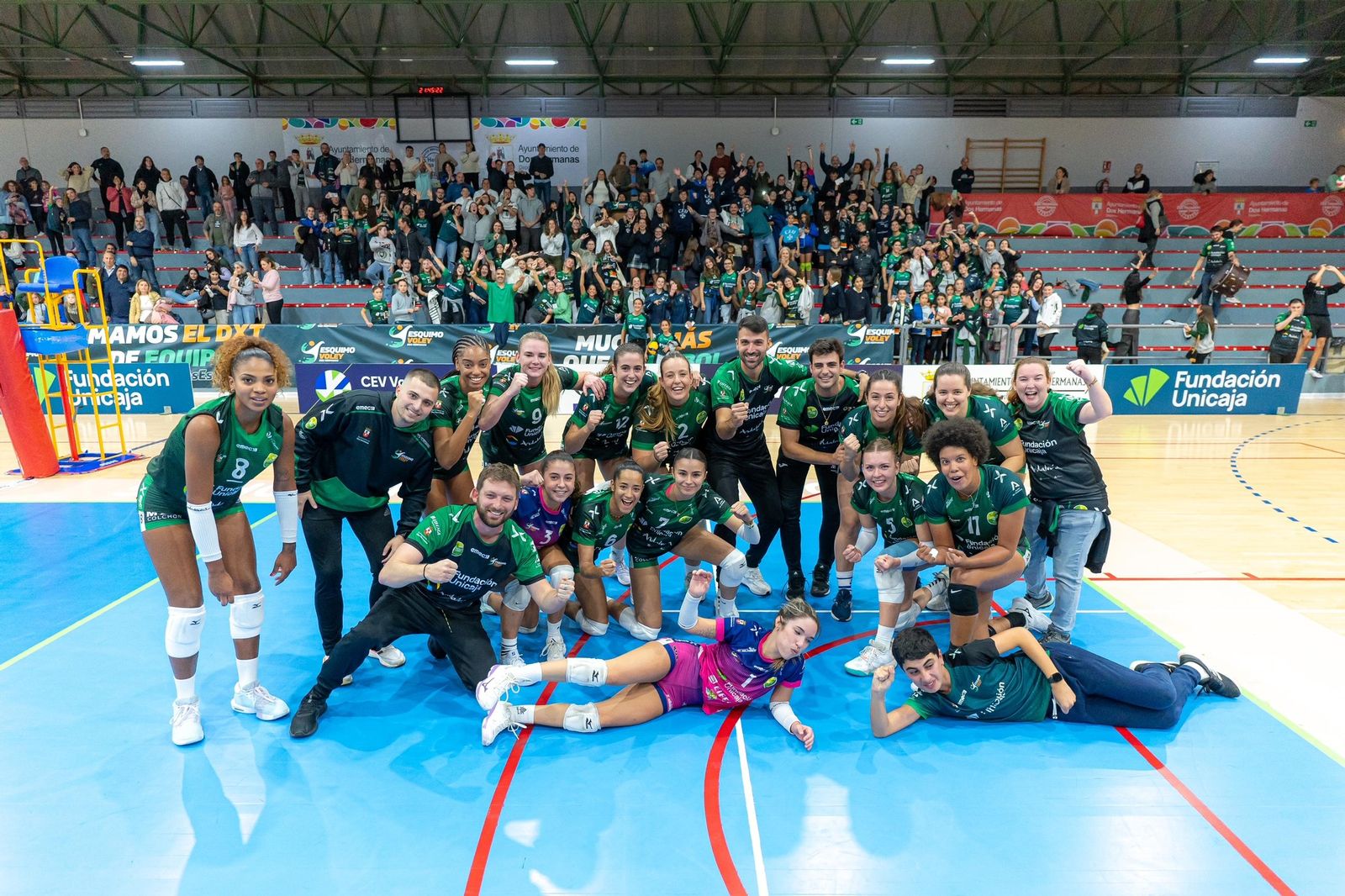 La plantilla del Fundación Unicaja Andalucía festeja la clasificación contra el Panathinaikos.