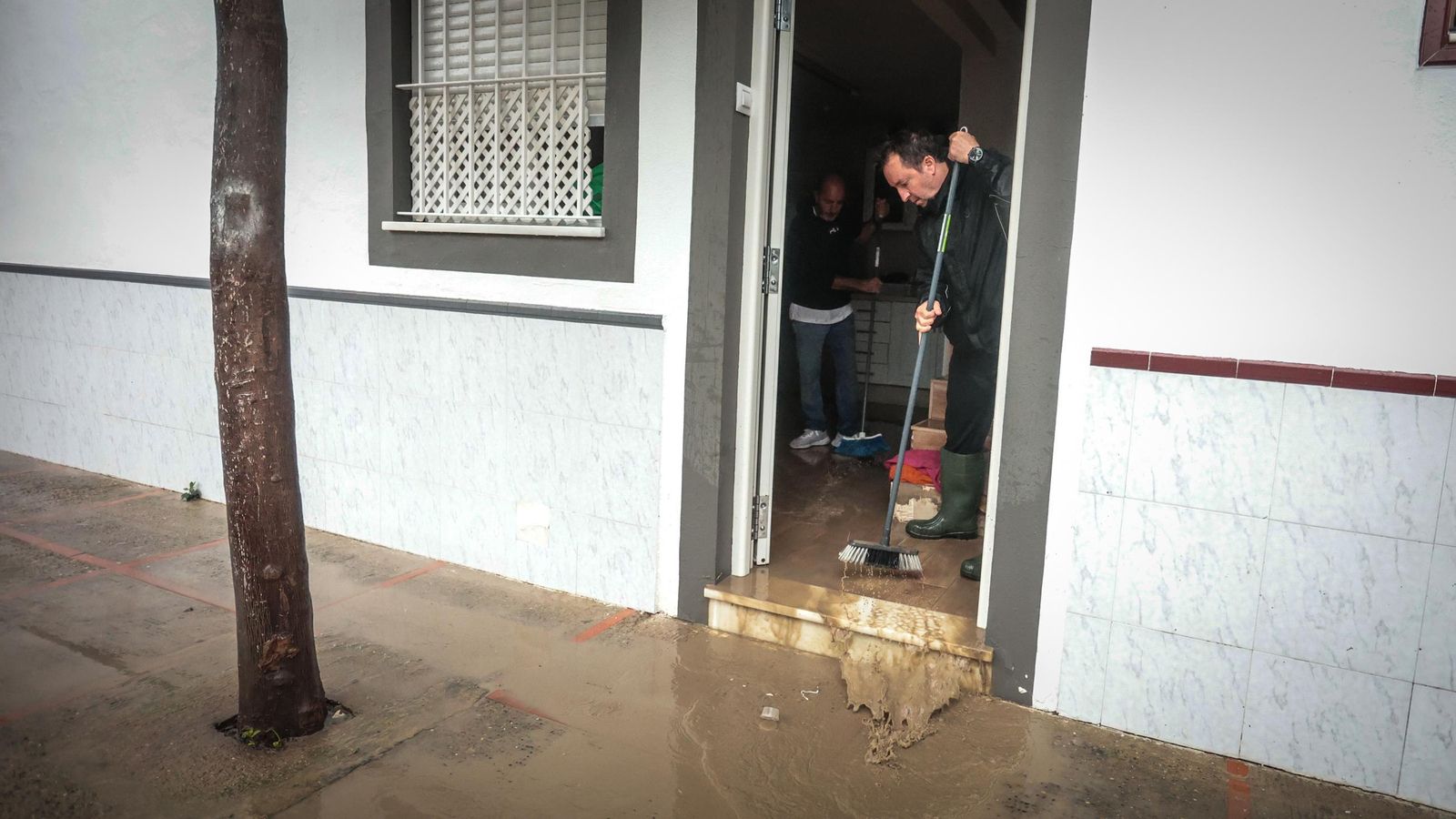 Imágenes del paso de la Dana, inundaciones, destrozos y caos por todo Jerez