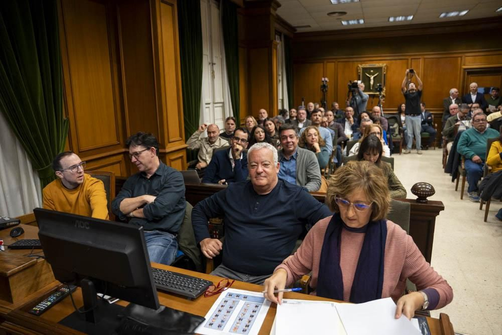Las imágenes del primer pleno en Diputación sin Javier Aureliano García