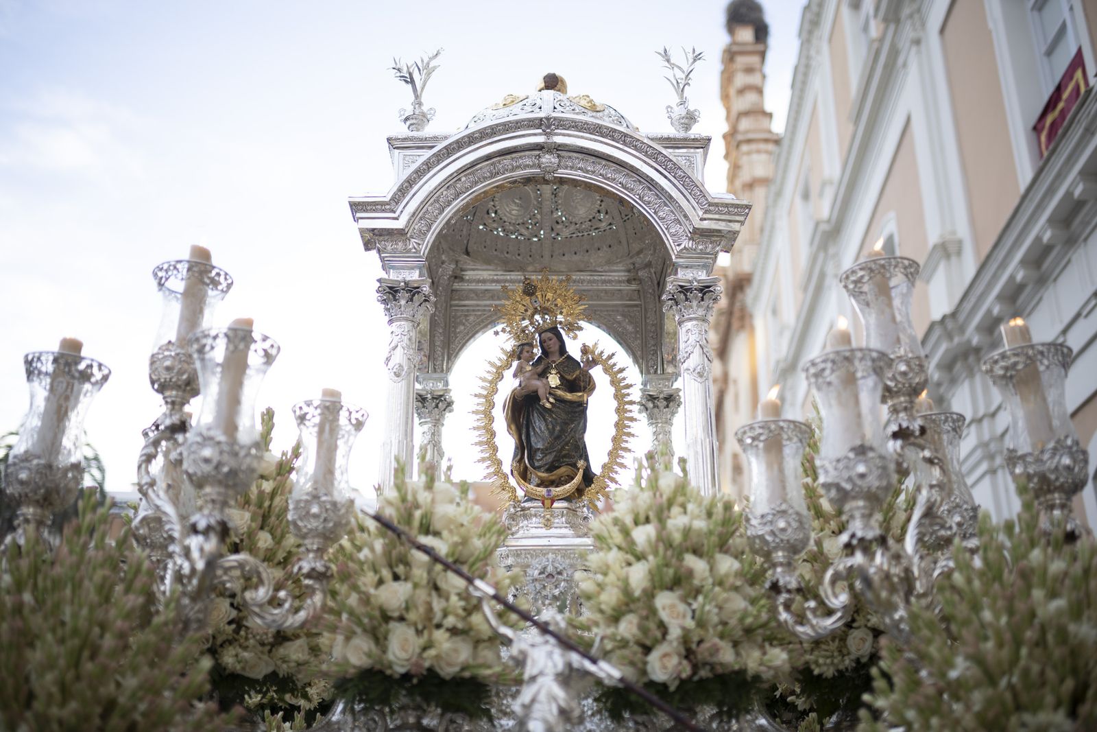 Imágenes de la procesión de la Virgen de la Cinta por el centro de la ciudad