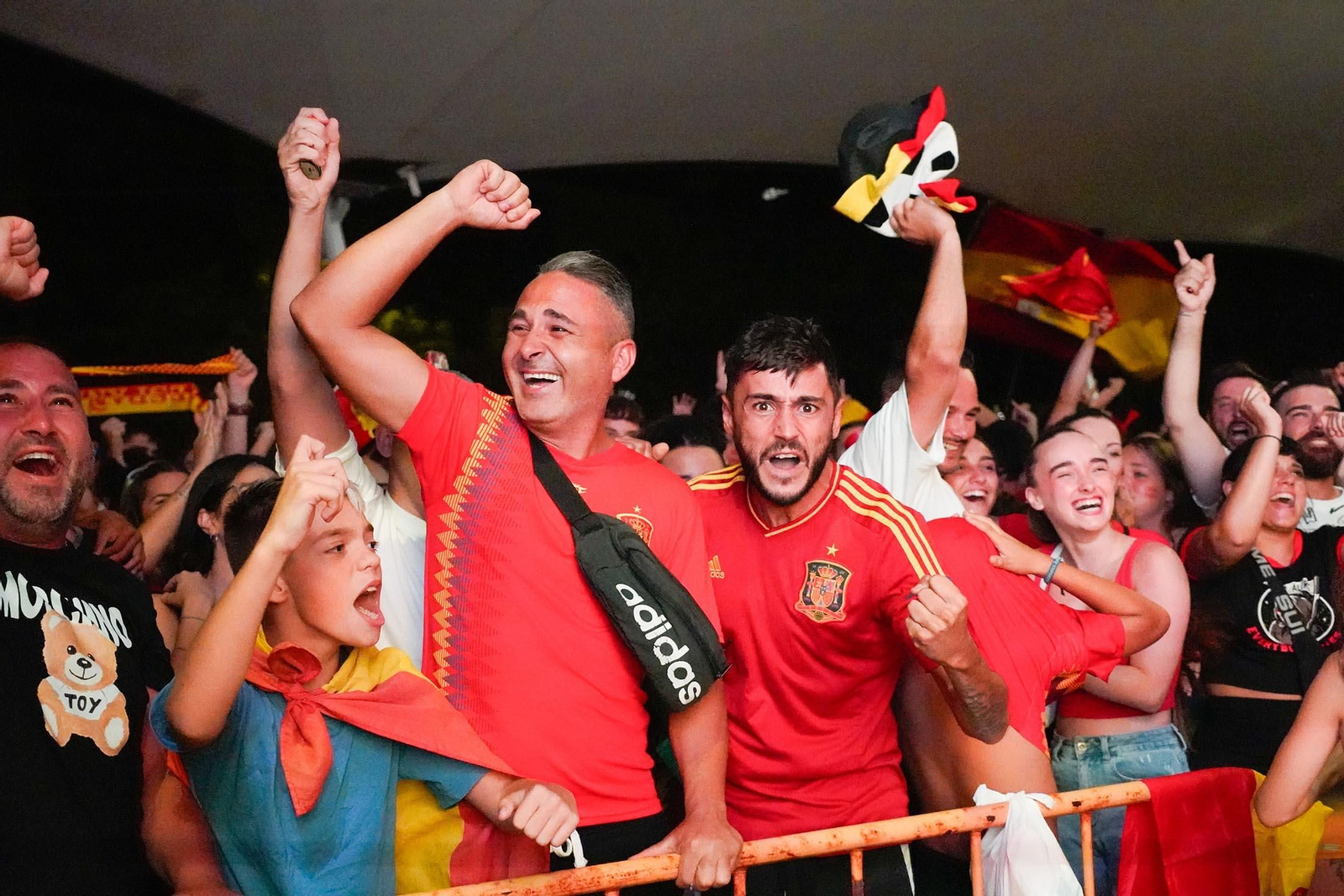Imágenes del ambiente durante la final de la Eurocopa entre España e Inglaterra Imágenes del ambiente durante la final de la Eurocopa entre España e Inglaterra