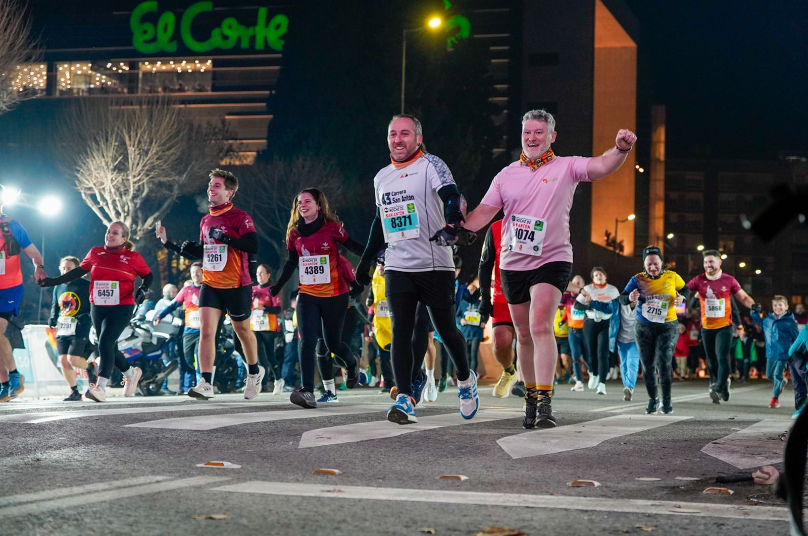 En imágenes: búscate en tu llegada a meta de la Carrera de San Antón 2026 (2)