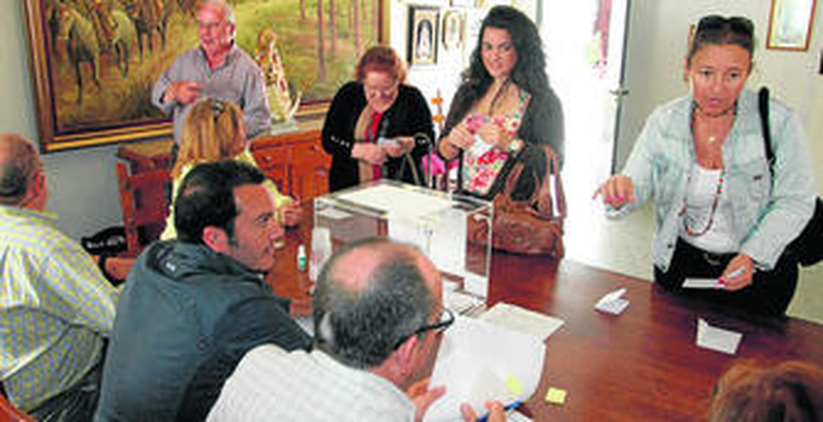 Los hermanos de Huelva tuvieron 10 horas para depositar su voto.