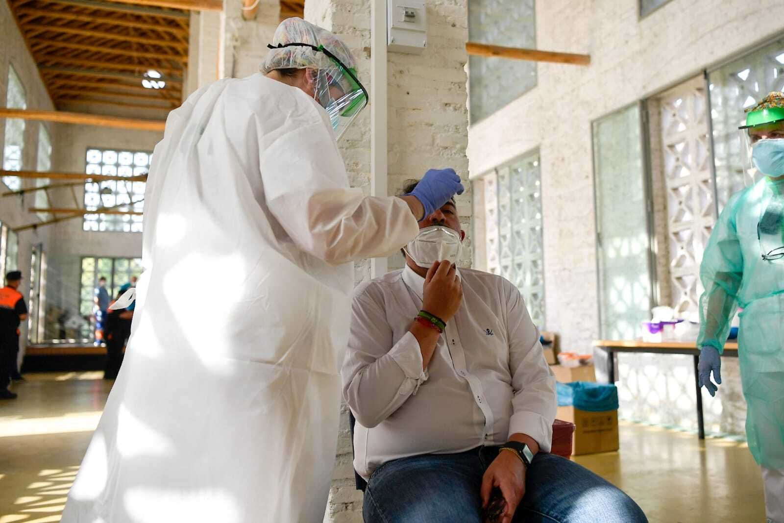 Las fotos de los test PCR masivos por el brote de coronavirus de Vegas del Genil, en Granada