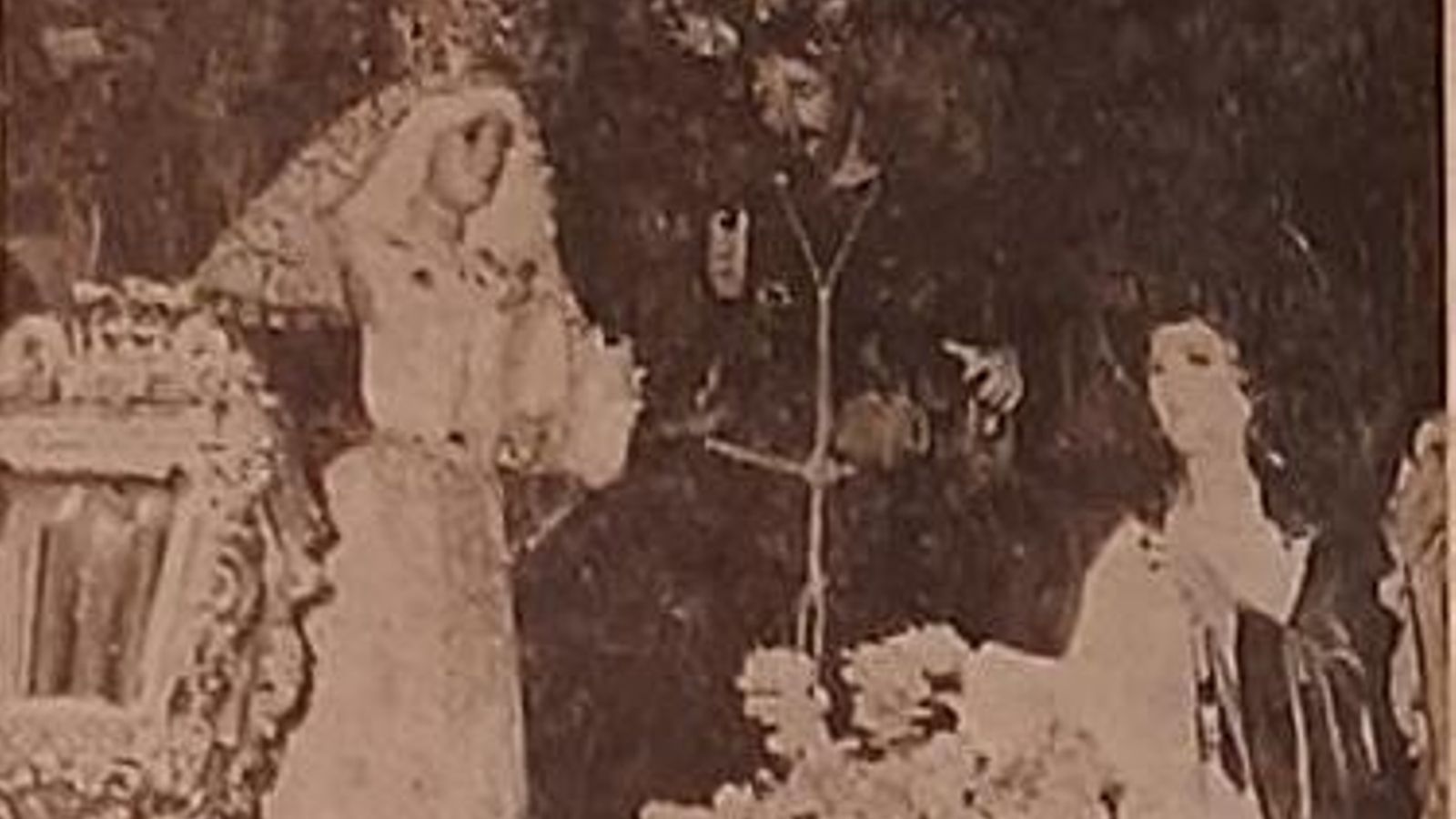 Los titulares de Sanidad, juntos en el único paso que procesionaba en 1971. Los titulares de Sanidad, juntos en el único paso que procesionaba en 1971.