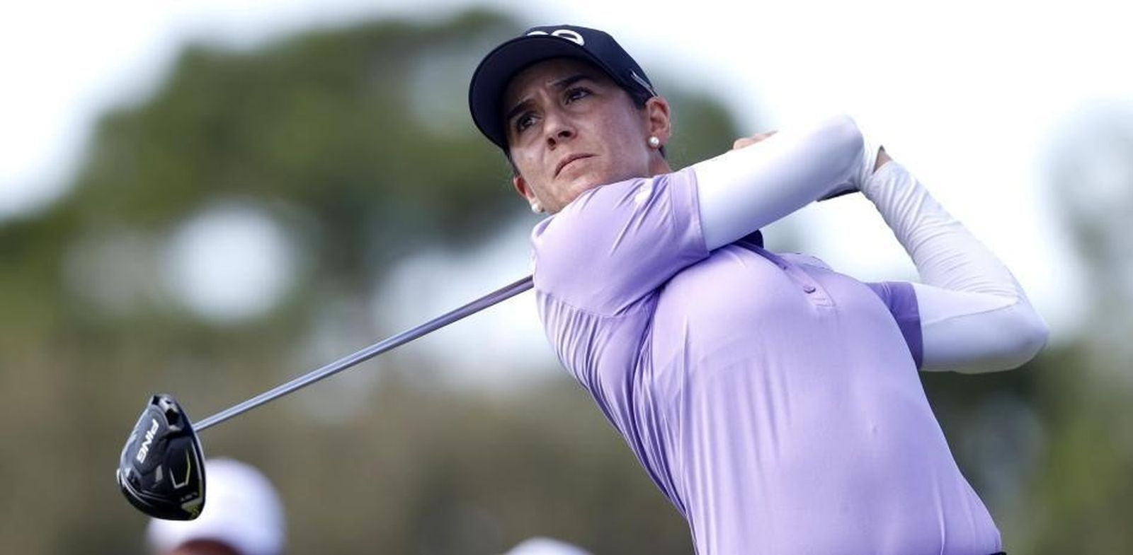 Azahara Muñoz golpea desde la calle.