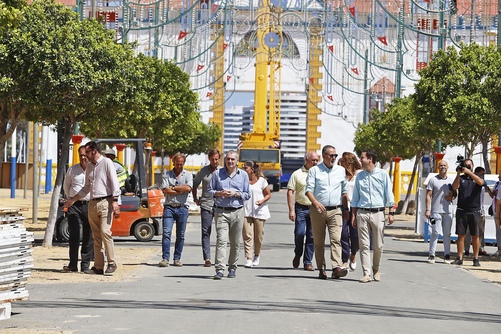 Visita al recinto ferial para supervisar los preparativos de cara a la celebración de las Fiestas Colombinas 2023
