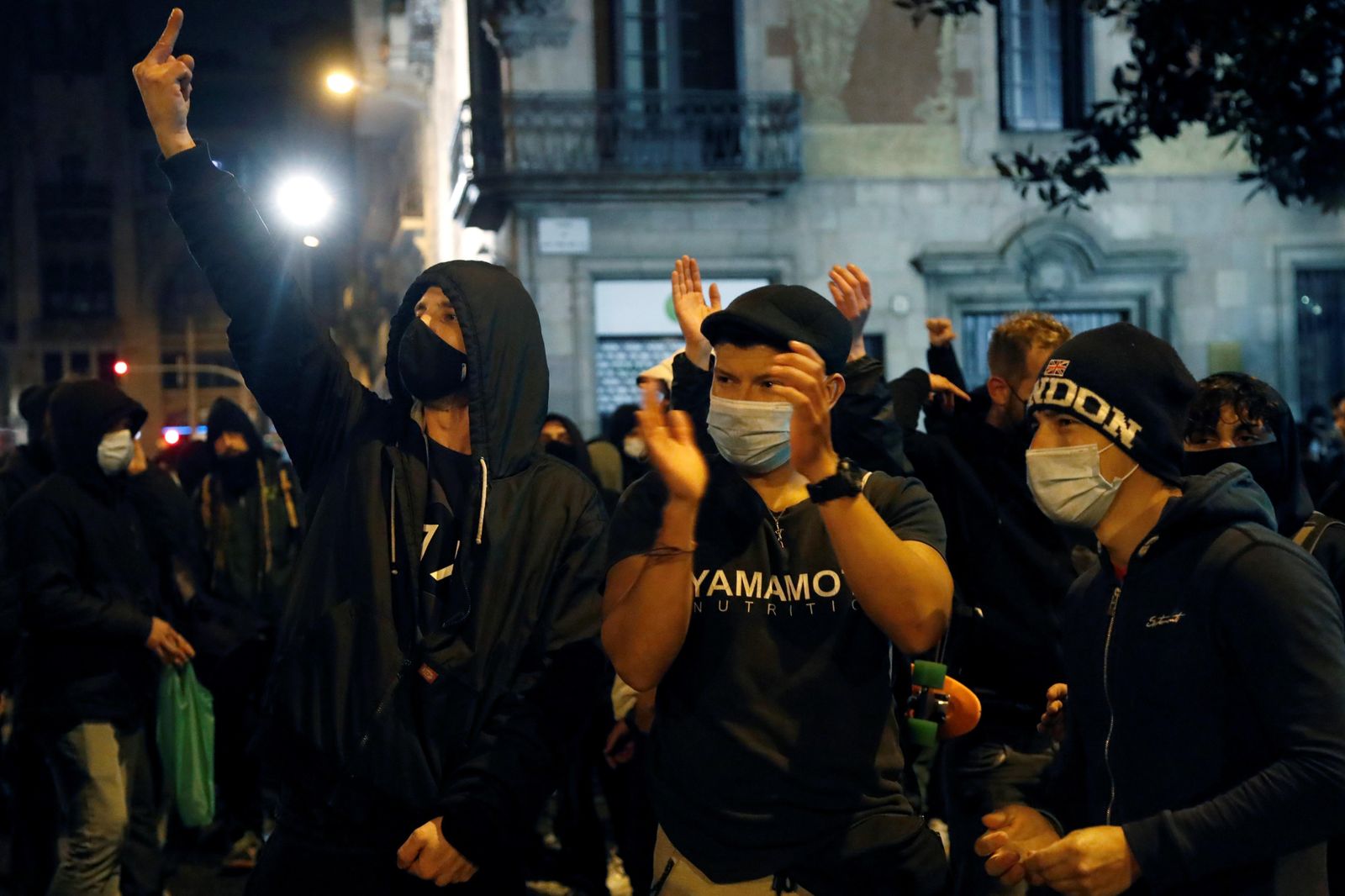 Una  imagen de los manifestantes que se enfrentaron a la  Policía.