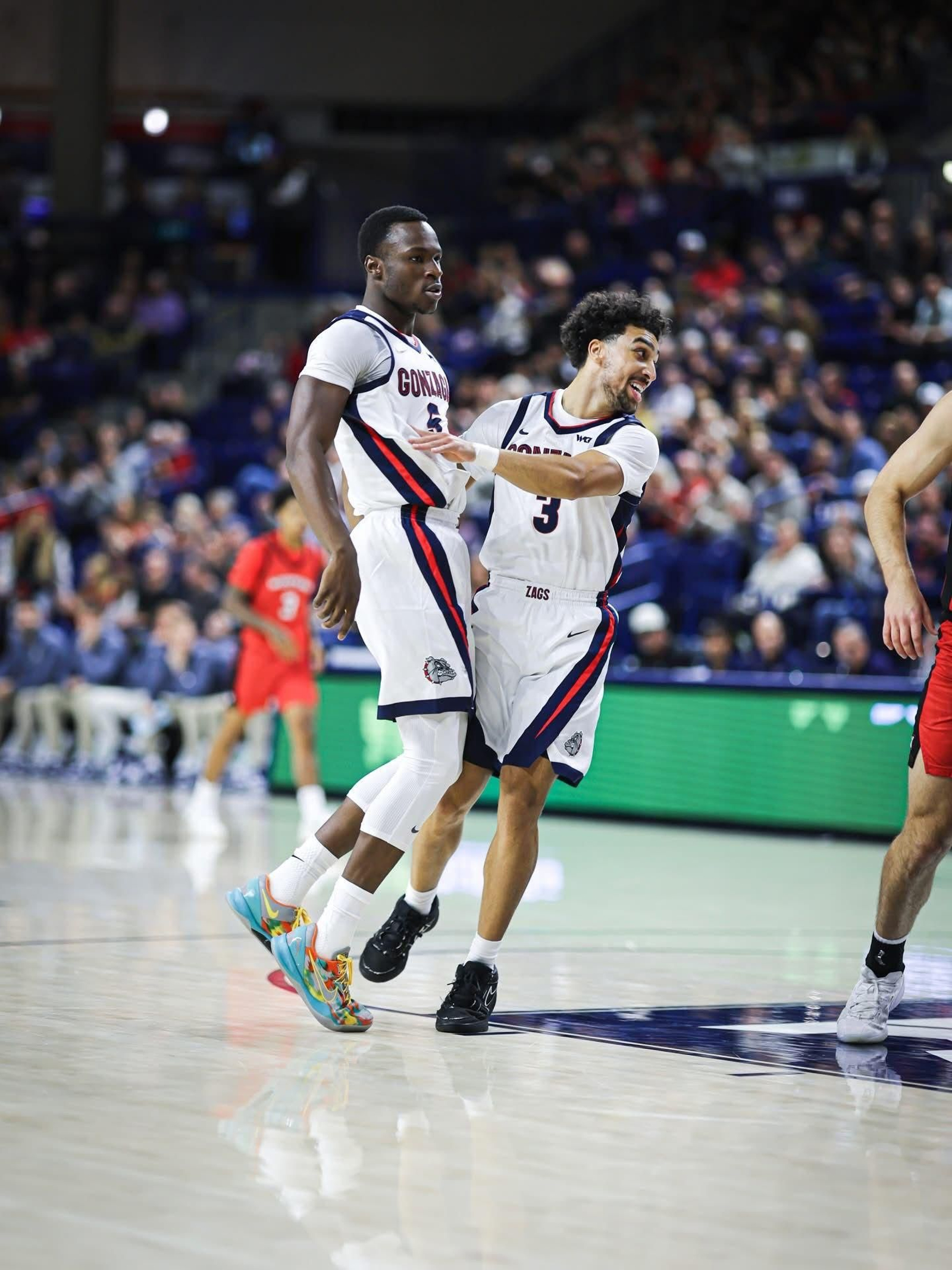 Mario Saint-Supéry deja destellos en su segundo partido con Gonzaga
