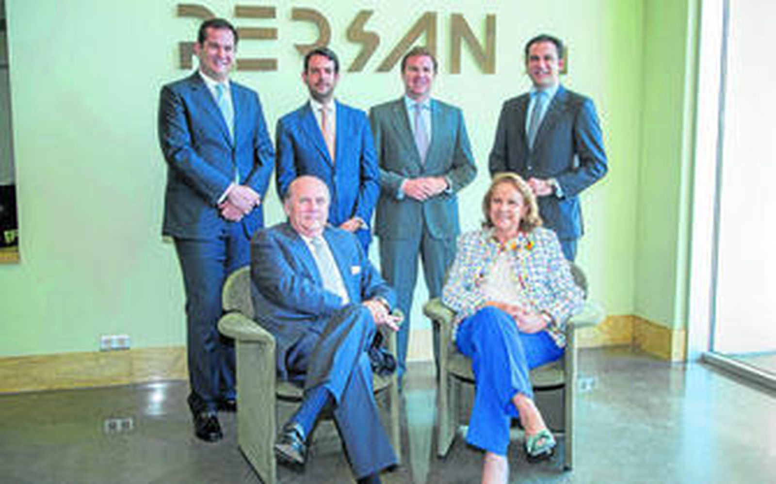 De izqda. a dcha., de pie: Juan Moya Yoldi, Antonio Somé Carrillo, Javier Moya Yoldi y José Moya Yoldi; sentados: José Moya Sanabria y Concepción Yoldi García.