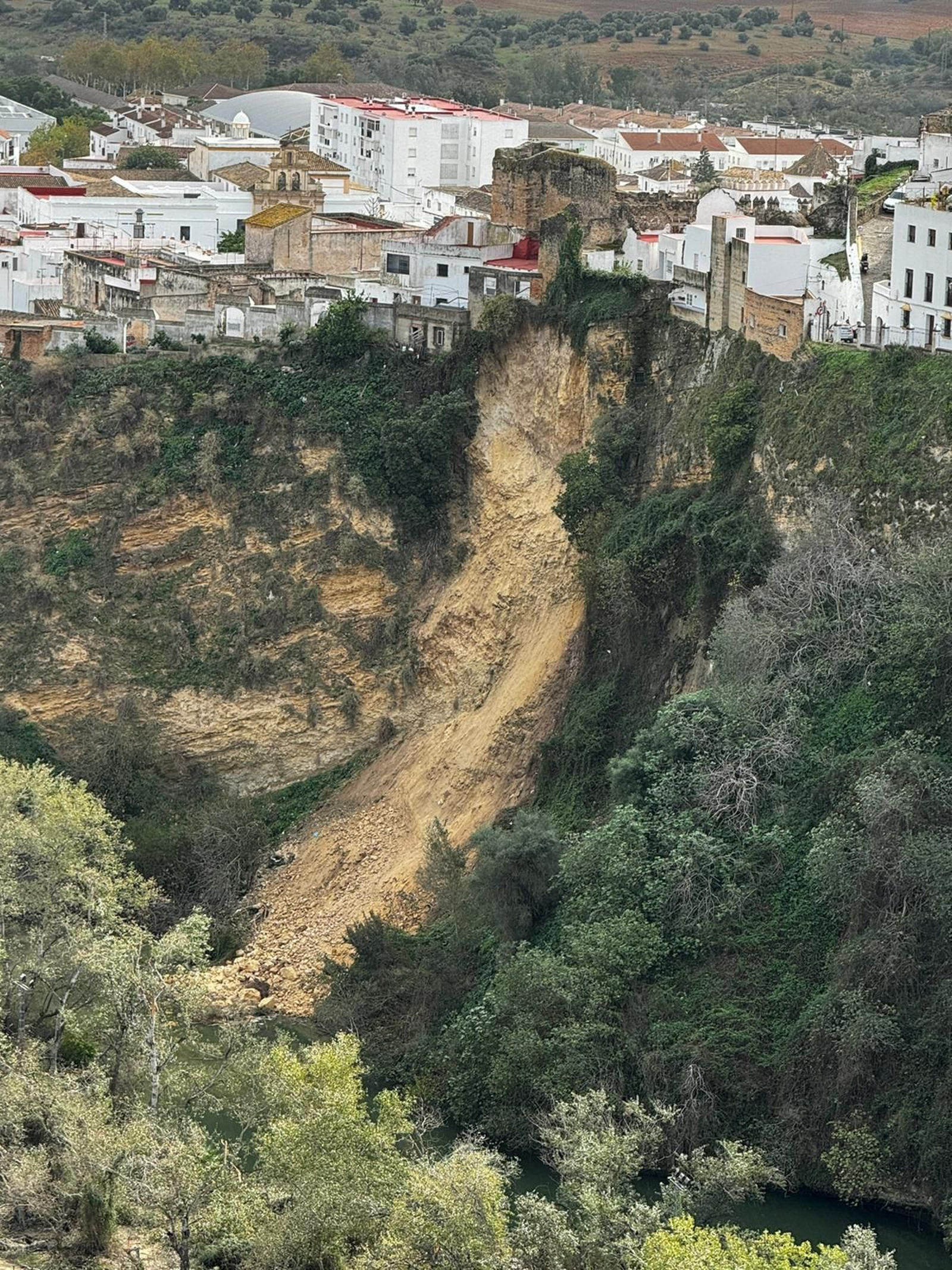 El deslizamiento del terreno en la Peña Vieja El deslizamiento del terreno en la Peña Vieja