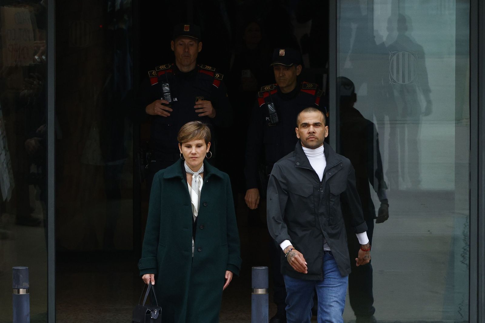 Las fotos de la salida de la cárcel de Dani Alves