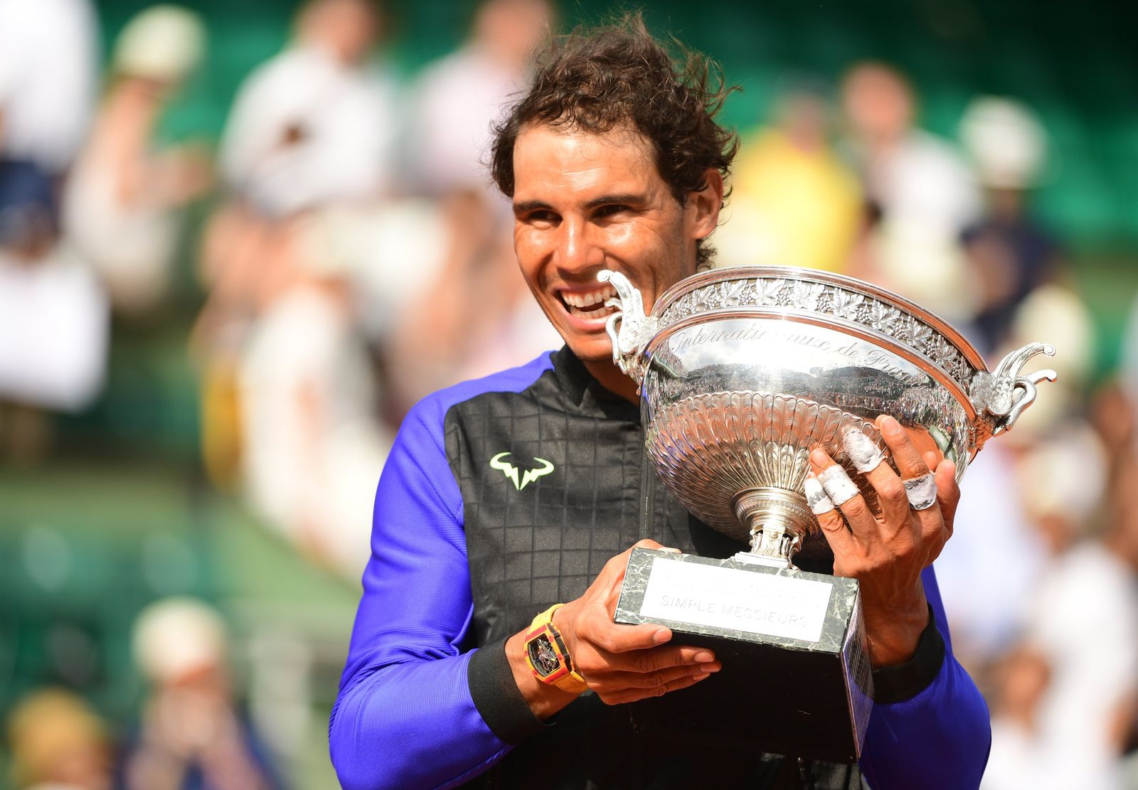 Nadal muerde su décimo trofeo de Roland Garros.
