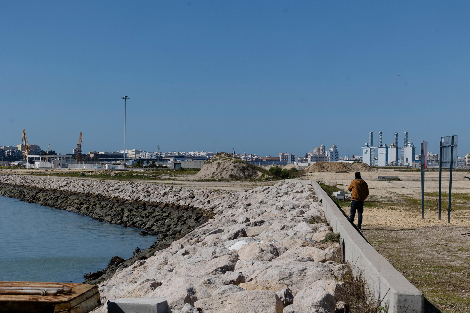 Imágenes del acto de la puesta de la primera piedra de la segunda fase de la ampliación de la nueva terminal de contenedores del puerto de Cádiz