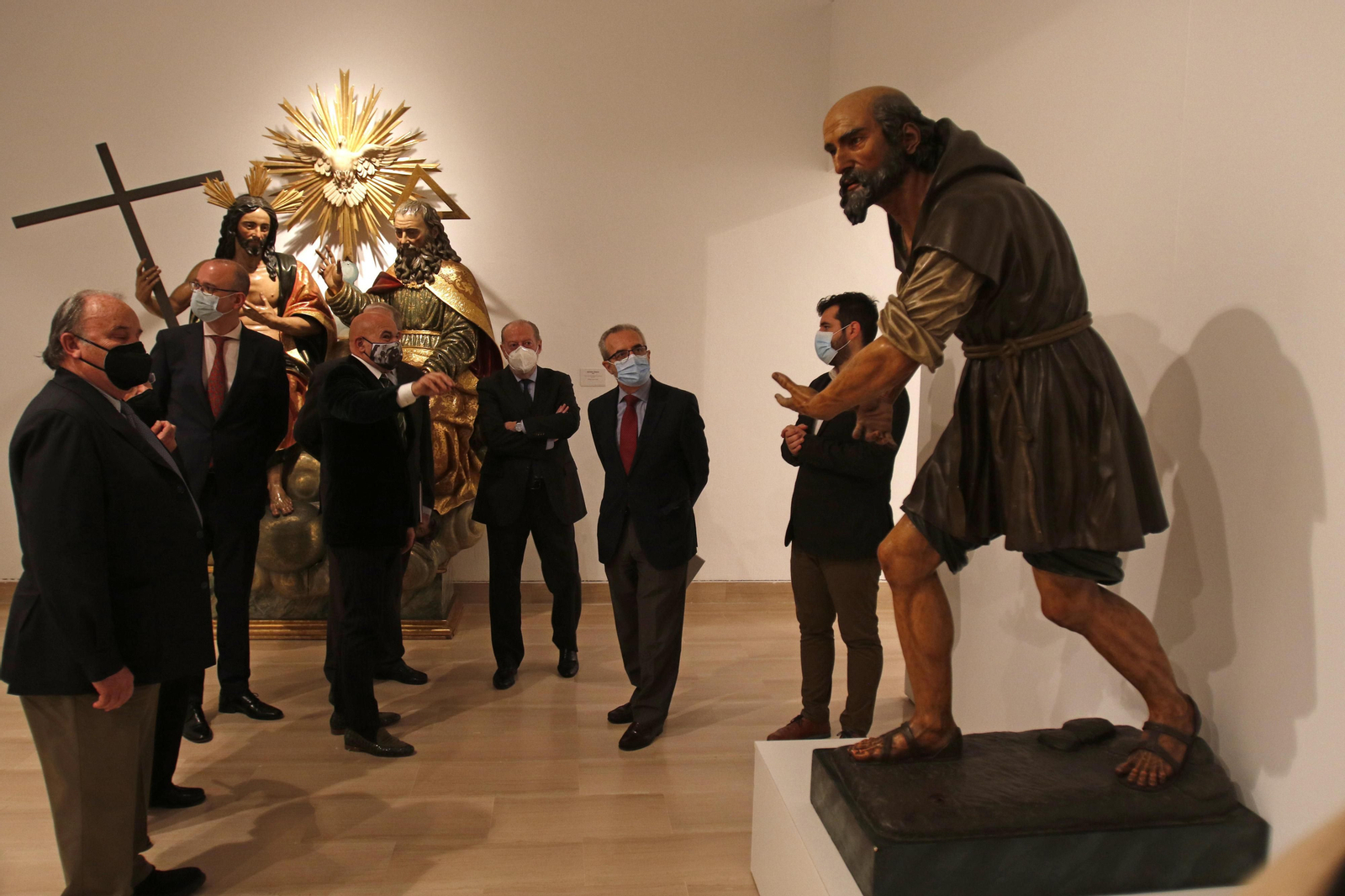 El cirineo de la Hermandad de Pasión en la muestra dedicada a Sebastián Santos.
