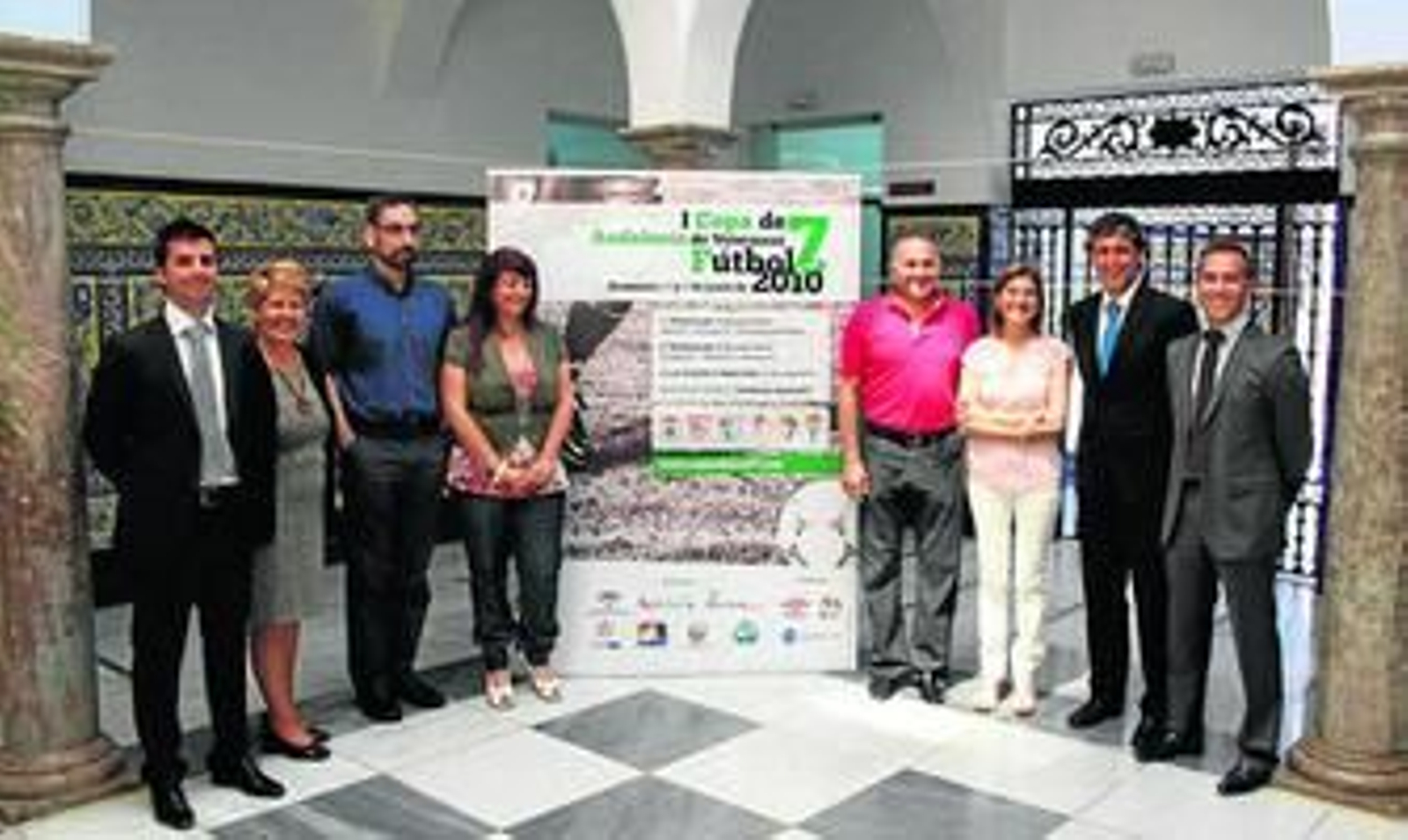 Participantes en la presentación de la Copa Andalucía de veteranos celebrada ayer en Ayamonte.