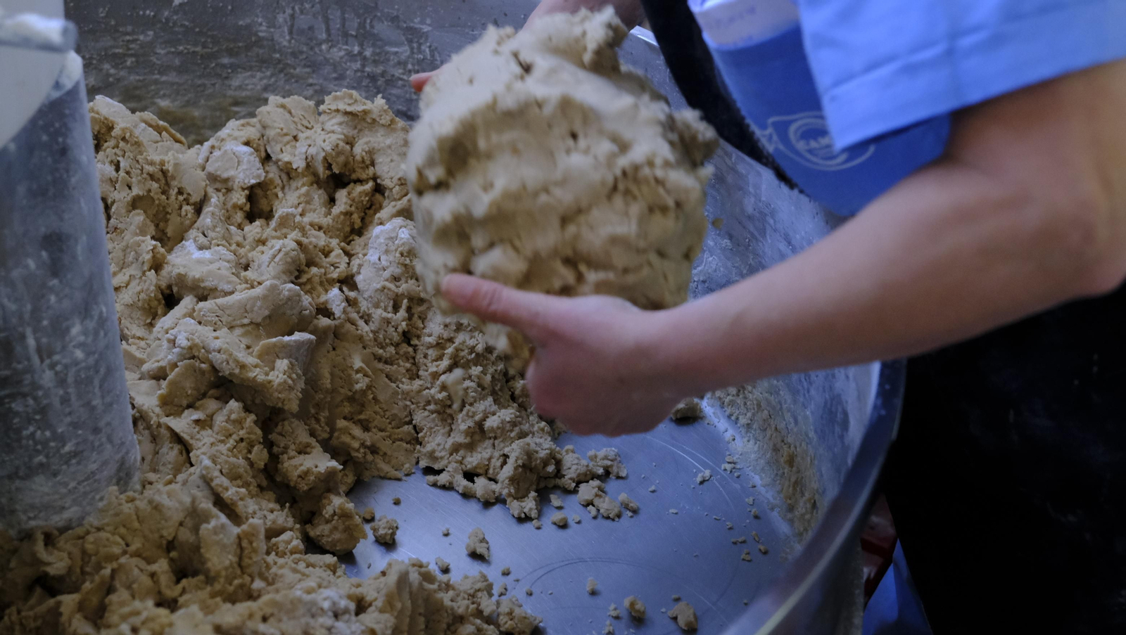 Imágenes de los mantecados de Fondón, tradición centenaria navideña