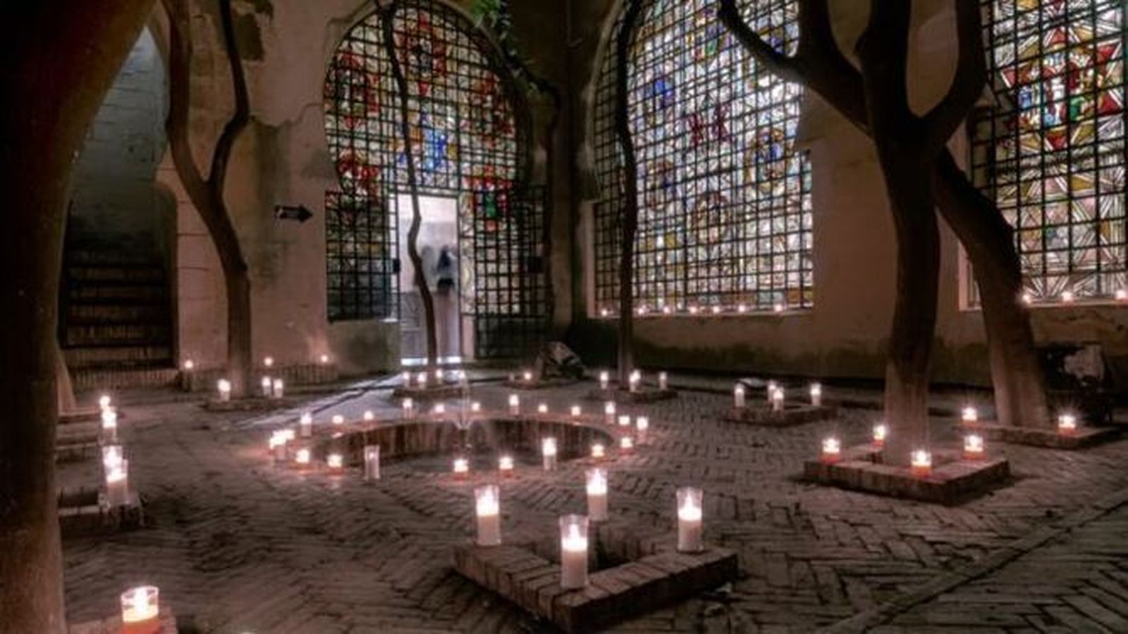 Patios de El Puerto a la luz de las mariposas