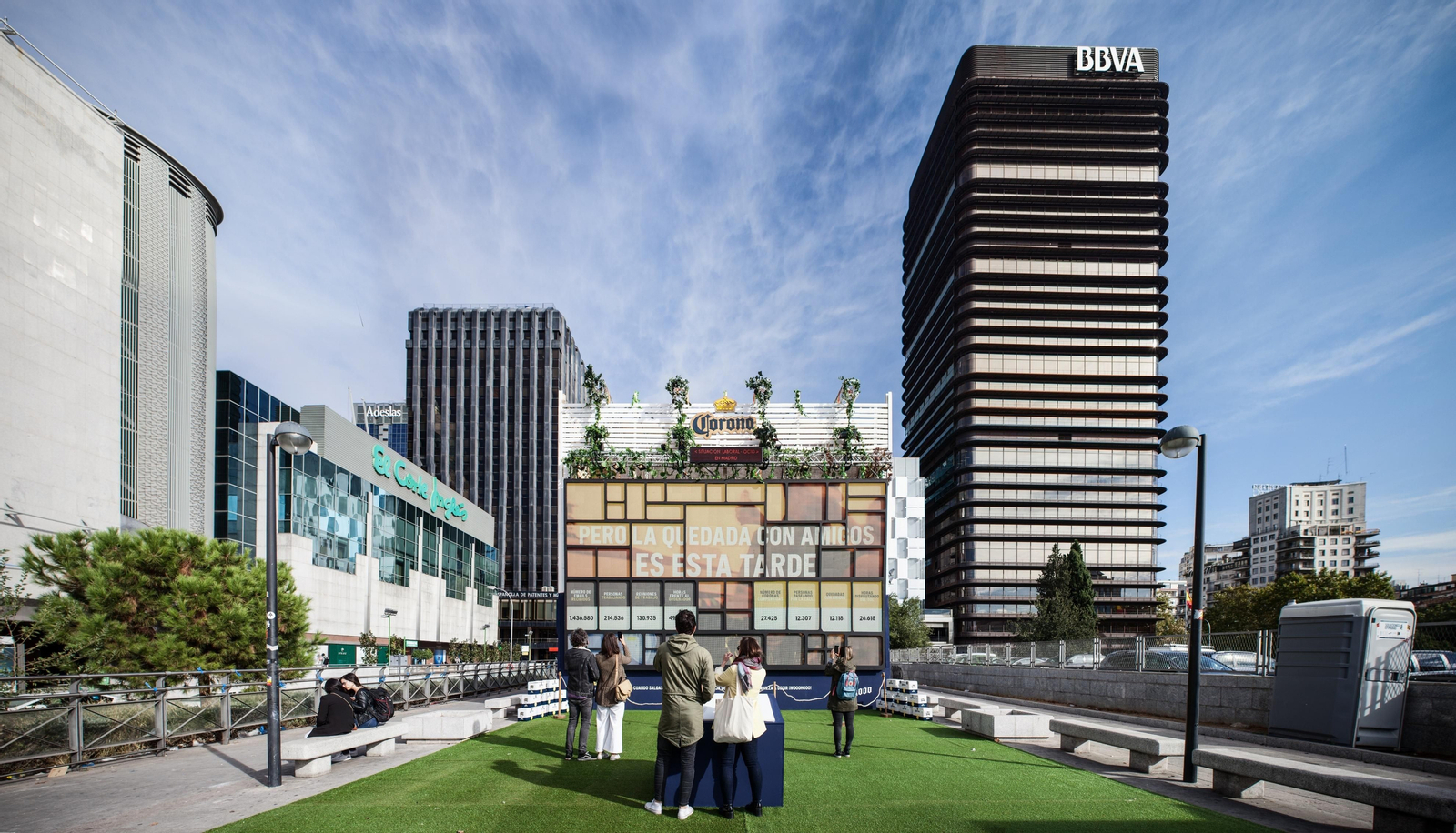 La pantalla que se ha instalado en Nuevos Ministerios, en Madrid