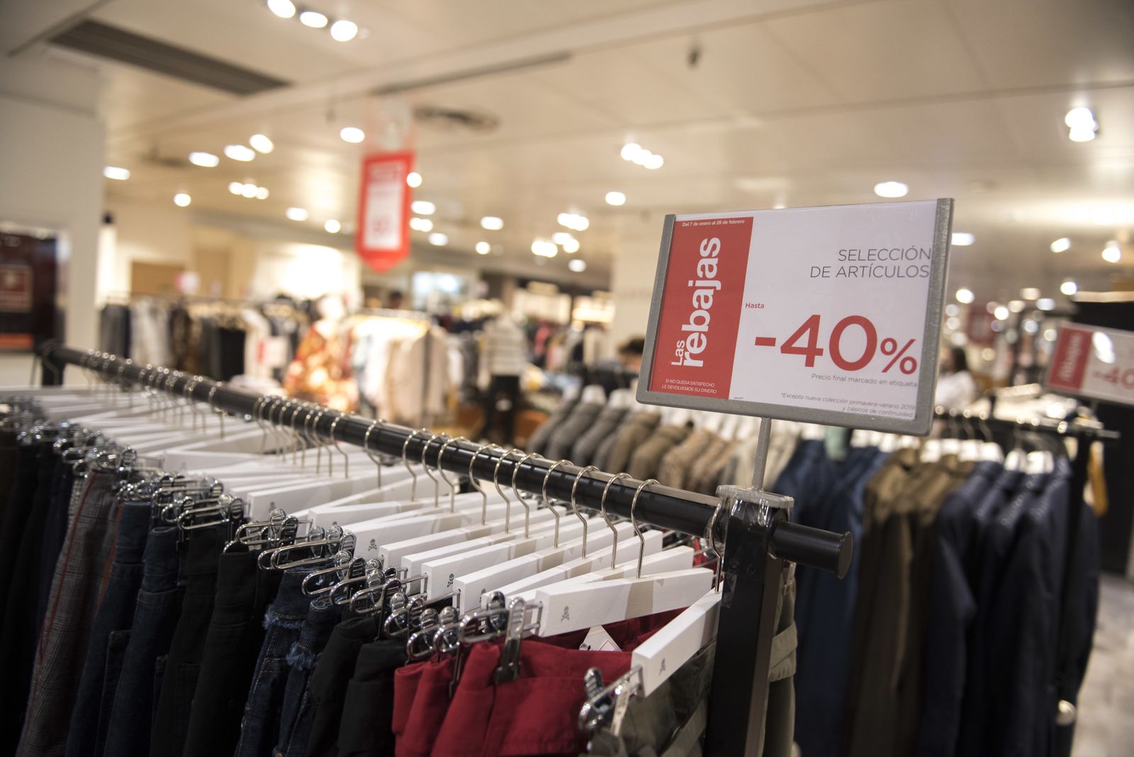 Los granadinos se lanzan a las rebajas de enro