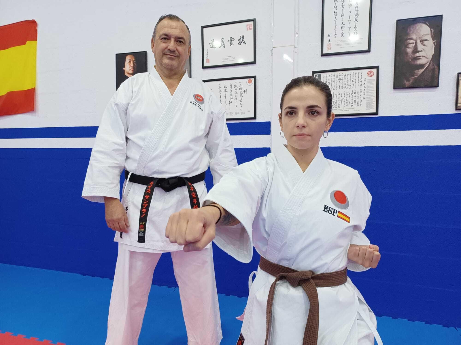 Lucía Calvente Suárez, junto al sensei Luis Zambrano. Lucía Calvente Suárez, junto al sensei Luis Zambrano.