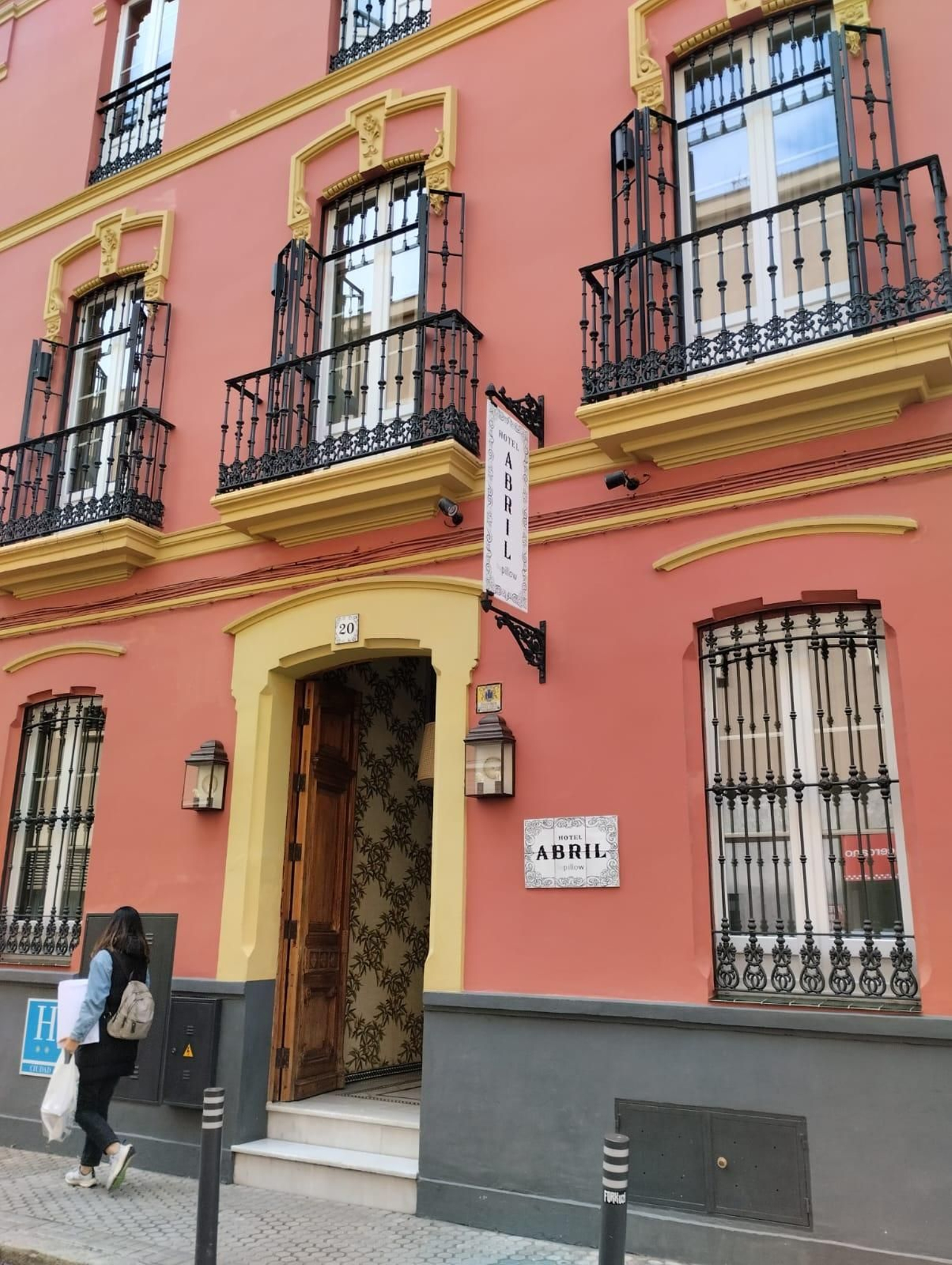 Fotogalería de los comercios afectados desde este lunes por el corte de luz en Regina y Jerónimo Hernández