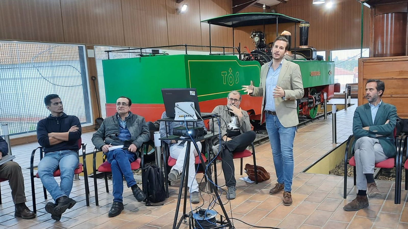 El diputado provincial, Salvador Gómez, inaugura las jornadas sobre Proyecto Minero